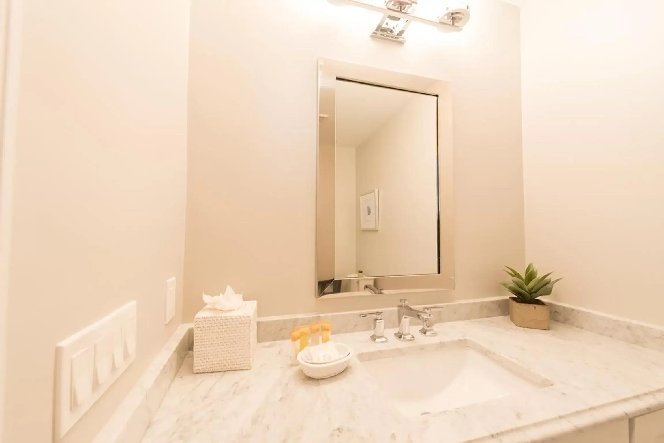 Bathroom in The East Island Reserve Hotel