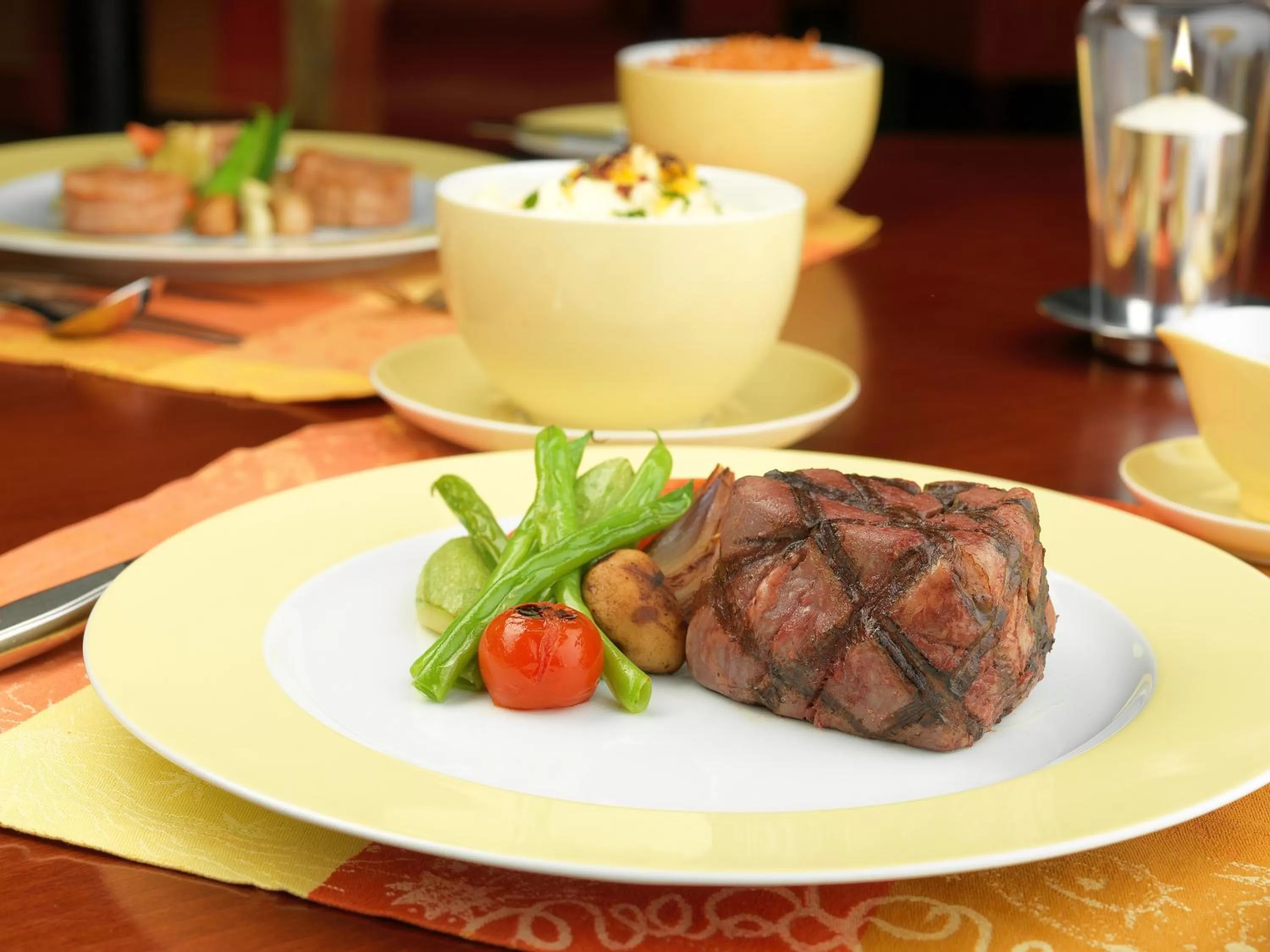 Restaurant/places to eat in Crowne Plaza Jeddah by IHG