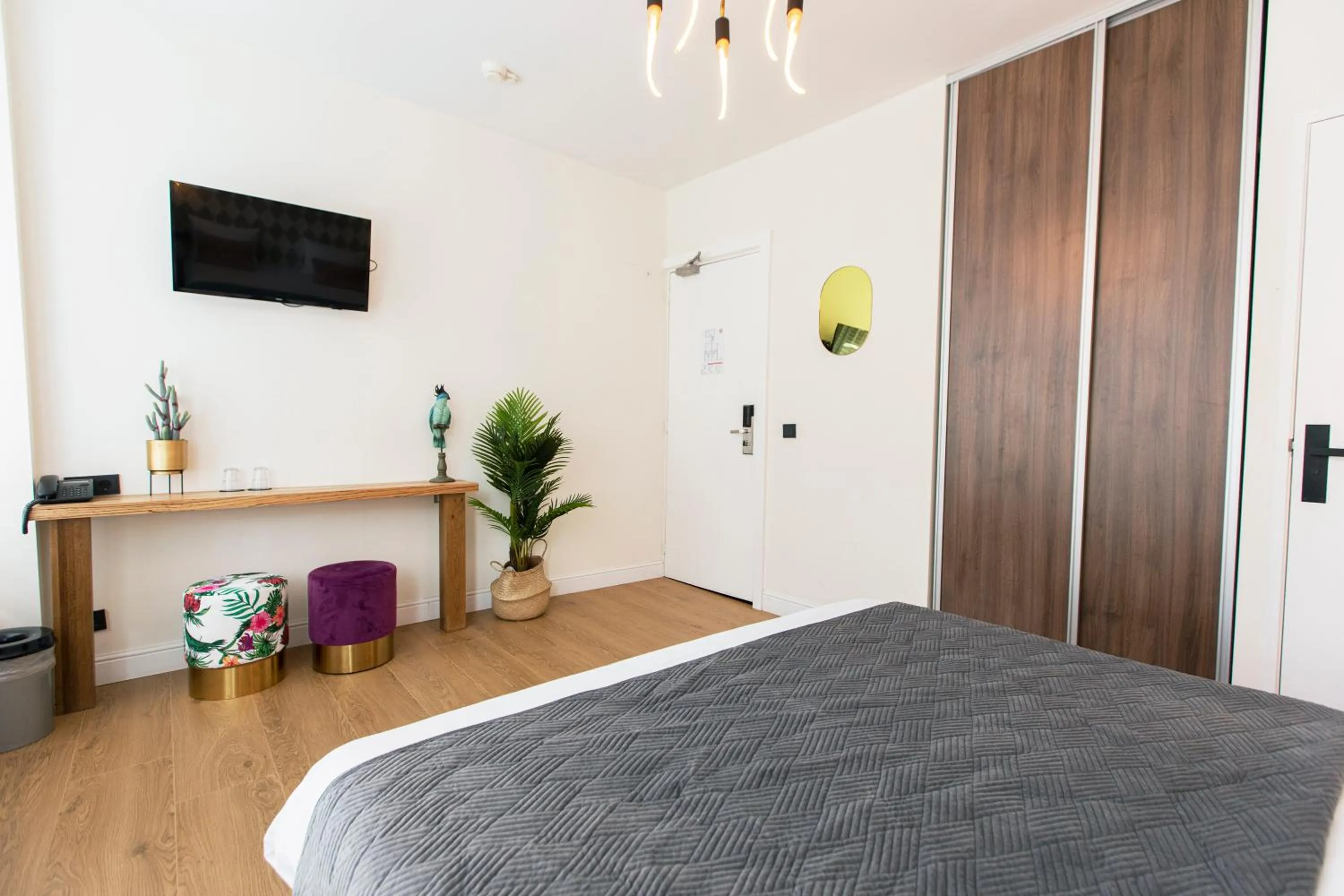 Bed in Quentin Golden Bear Hotel