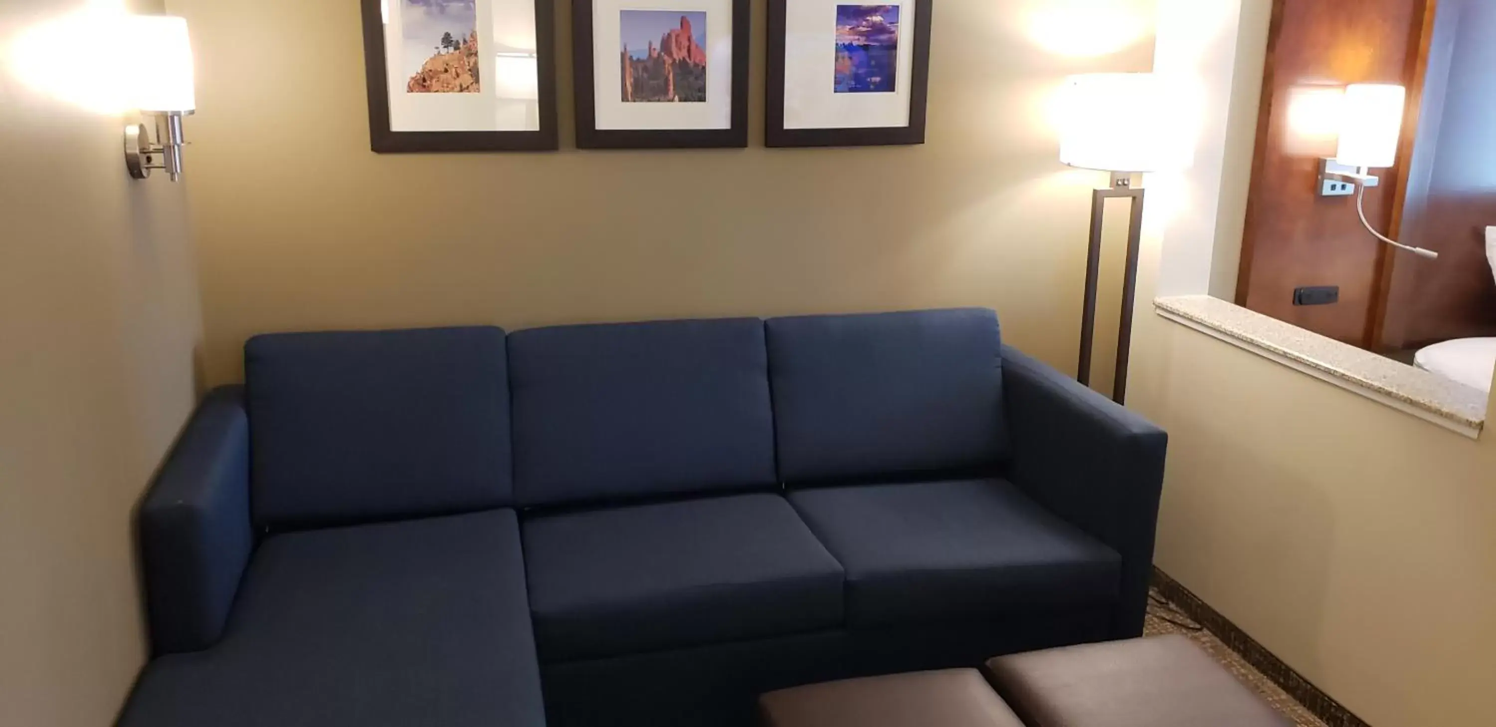 Seating Area in Comfort Suites Denver near Anschutz Medical Campus