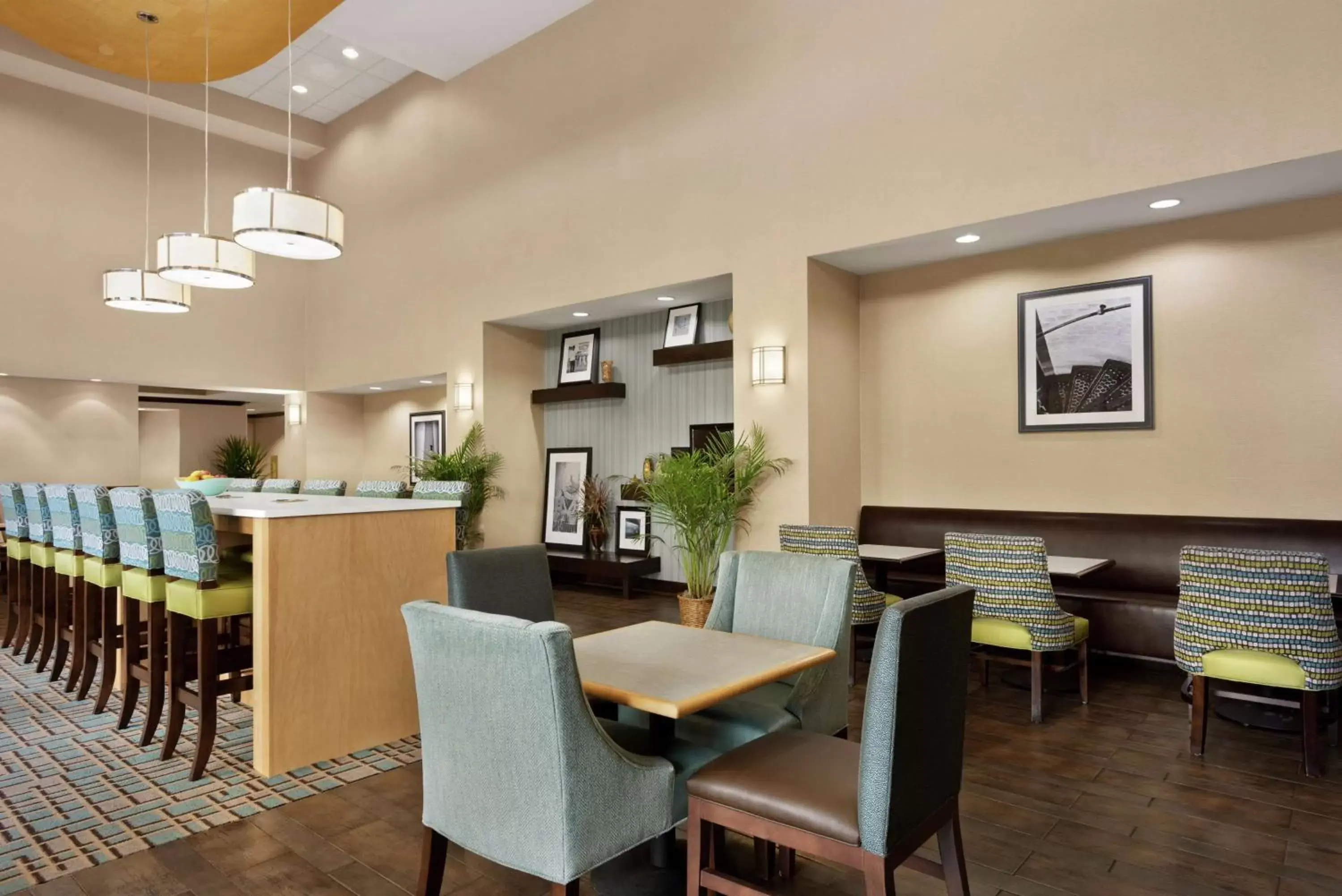 Breakfast, Restaurant/Places to Eat in Hampton Inn & Suites Brunswick