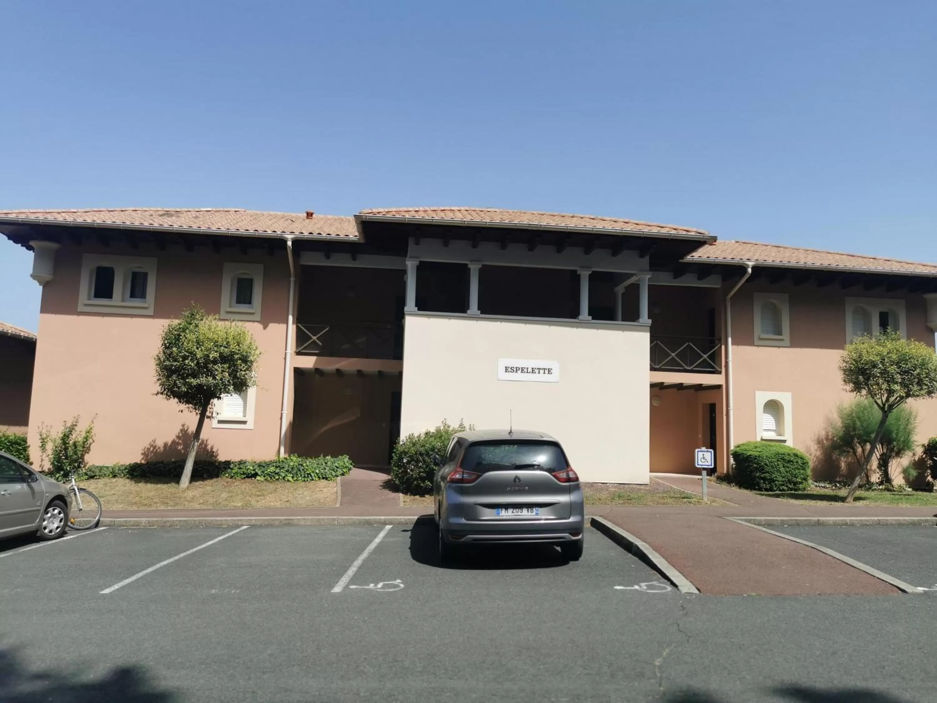 Parking in Résidence Mer & Golf Soko-Eder