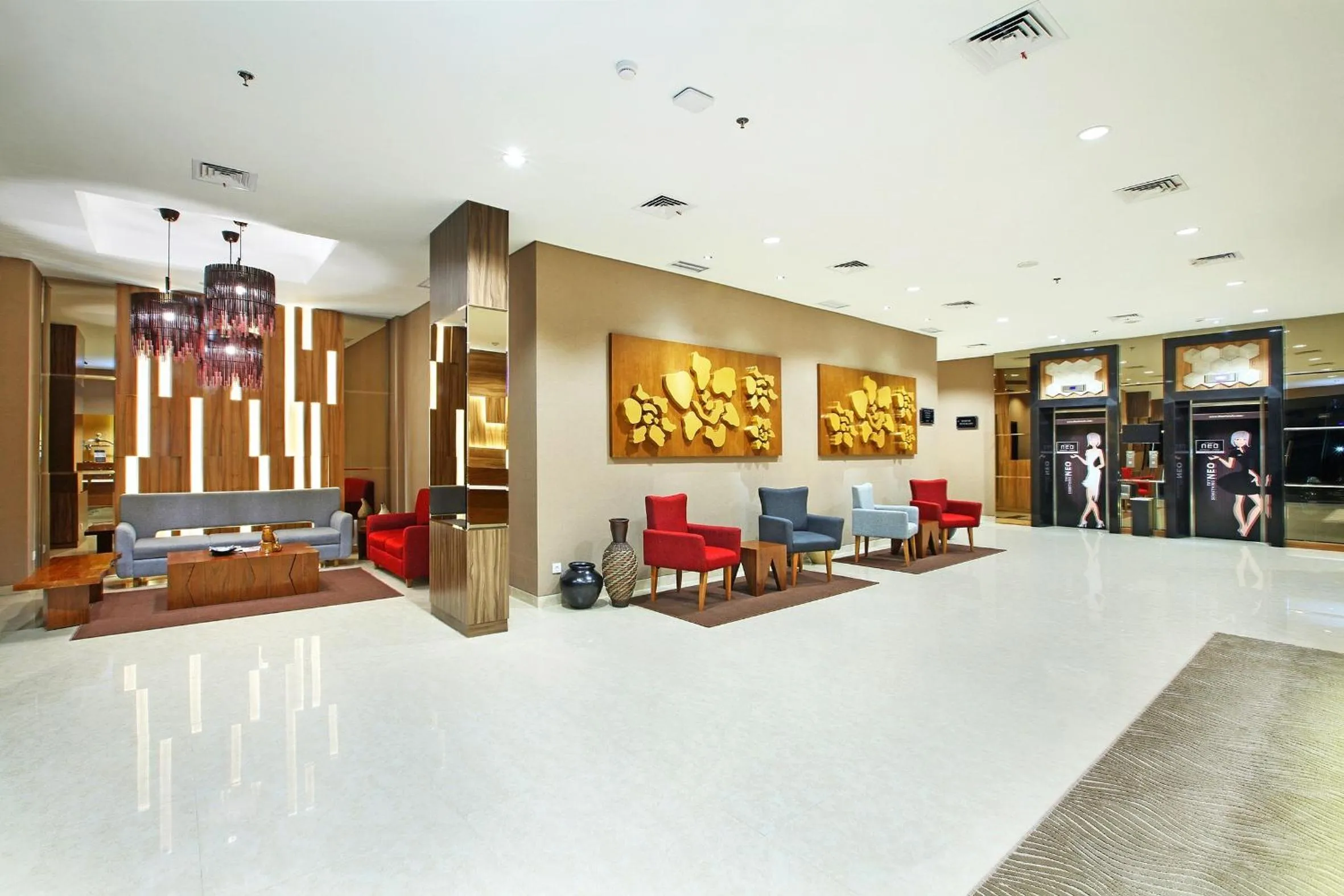 Lobby or reception in Hotel NEO Cirebon by ASTON