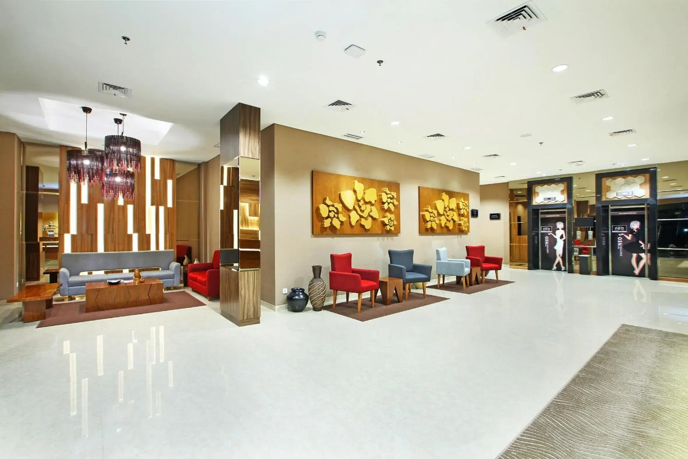 Lobby or reception in Neo Samadikun Cirebon Hotel