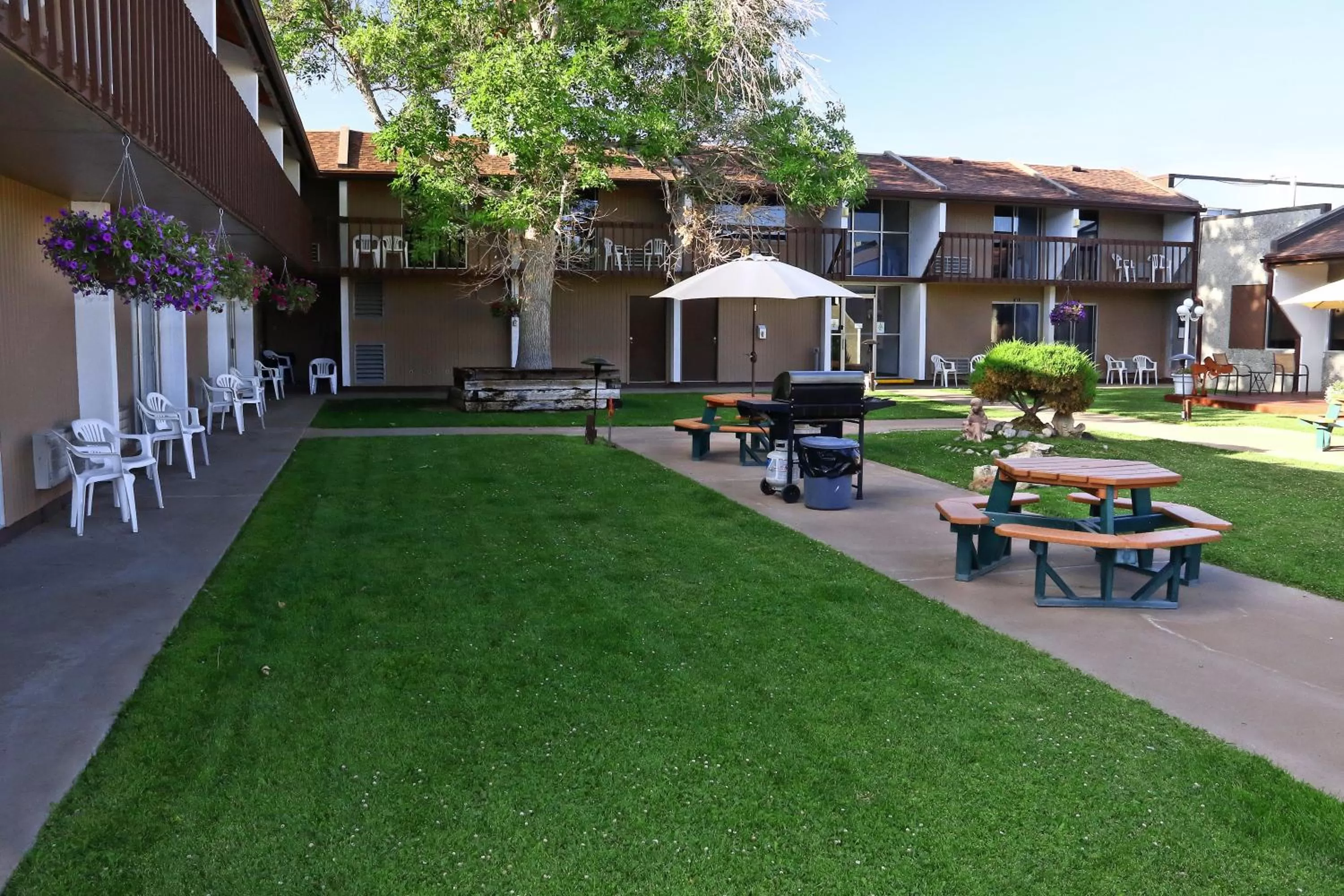 Property building in Sundowner Station