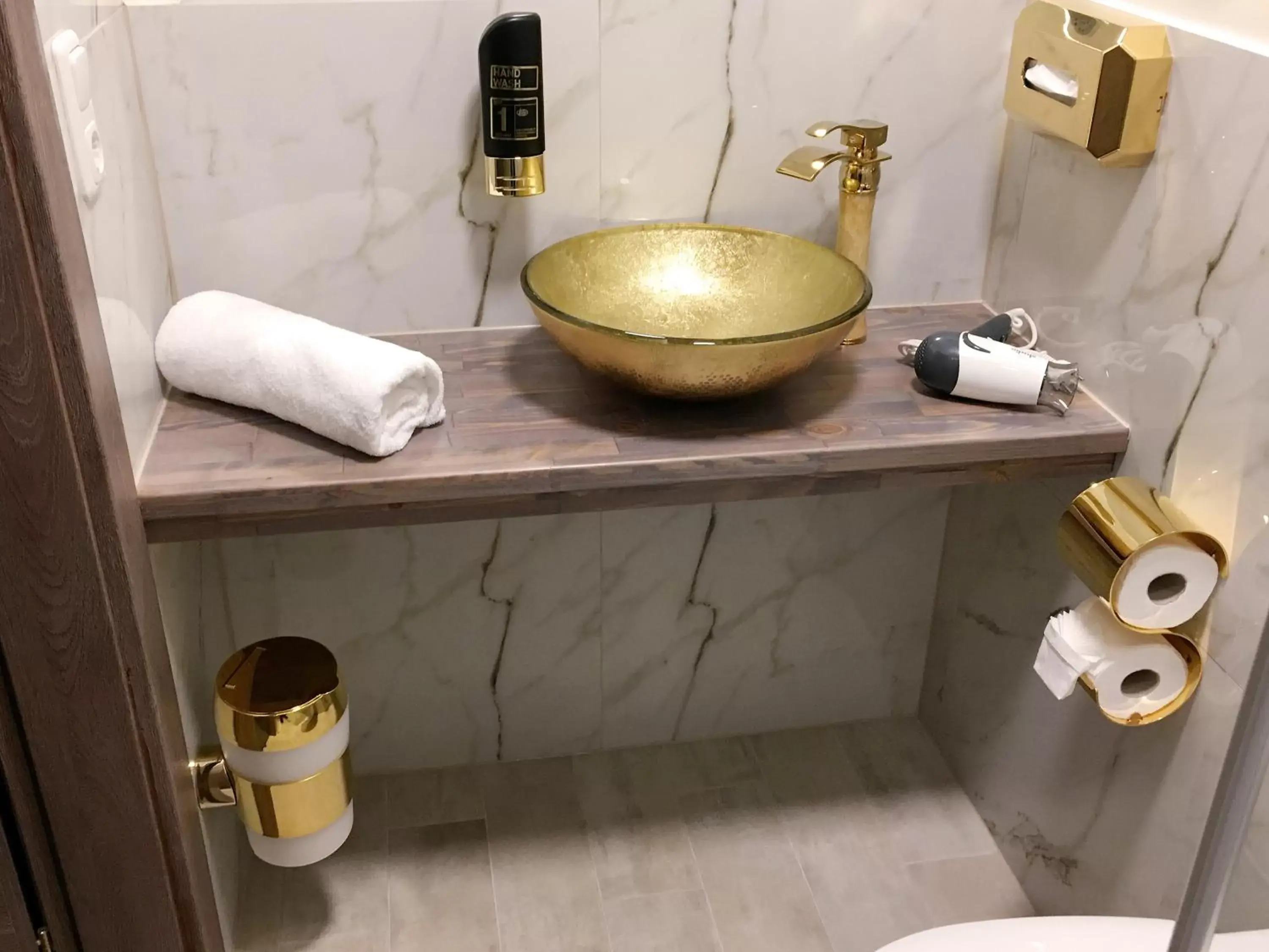 Bathroom in Hotel Glinde Bathroom in Hotel Glinde