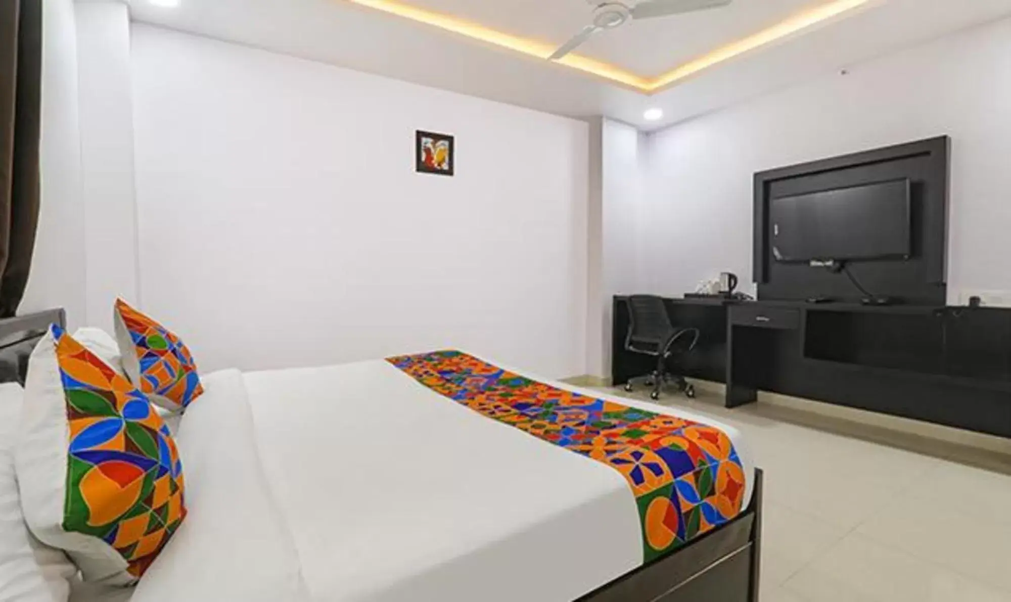 Superior Double Room in FabHotel Golden Velvet Superior Double Room in FabHotel Golden Velvet