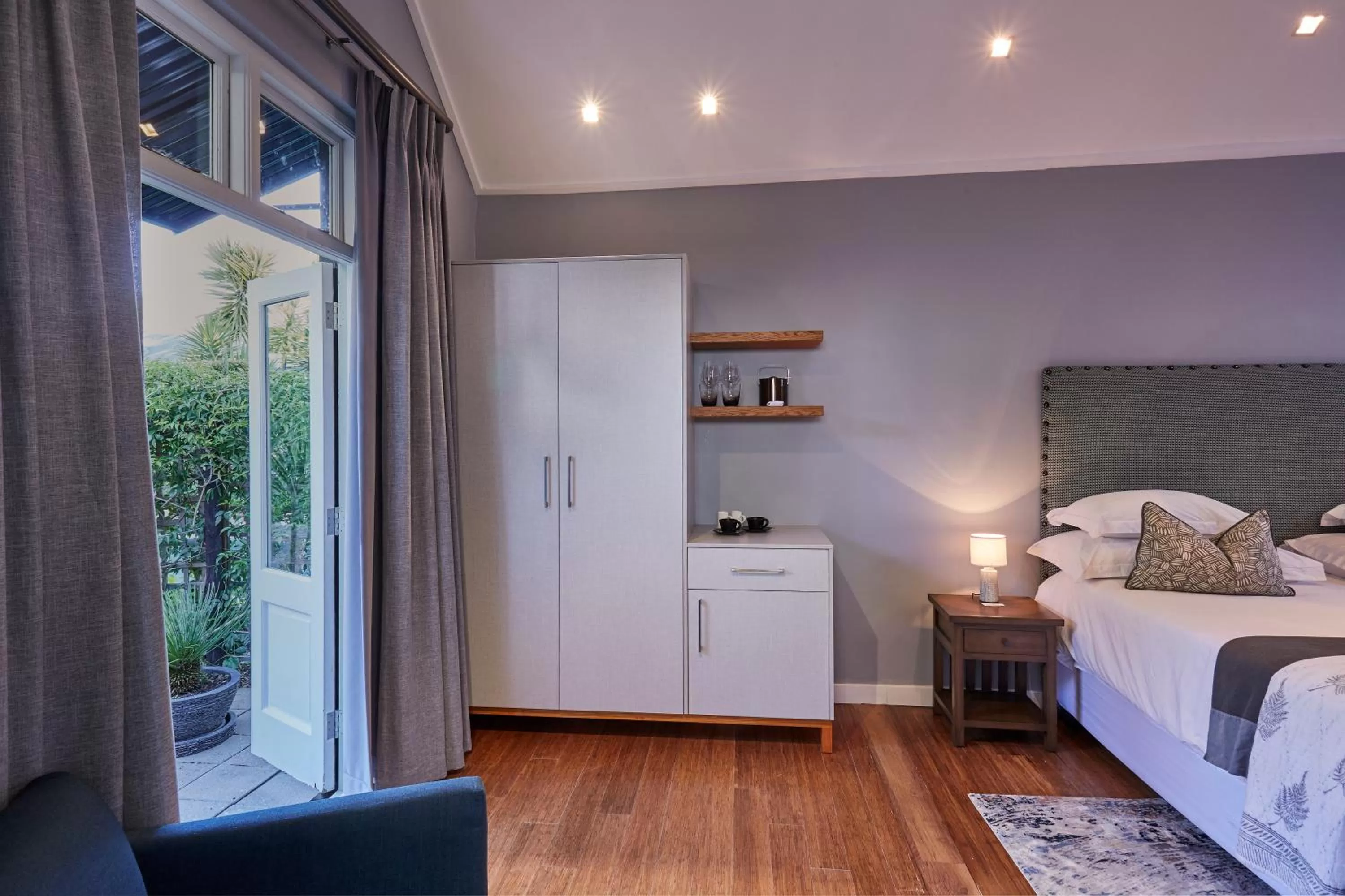 Coffee/tea facilities, Bed in The Robertson Small Hotel and Spa by The Living Journey Collection