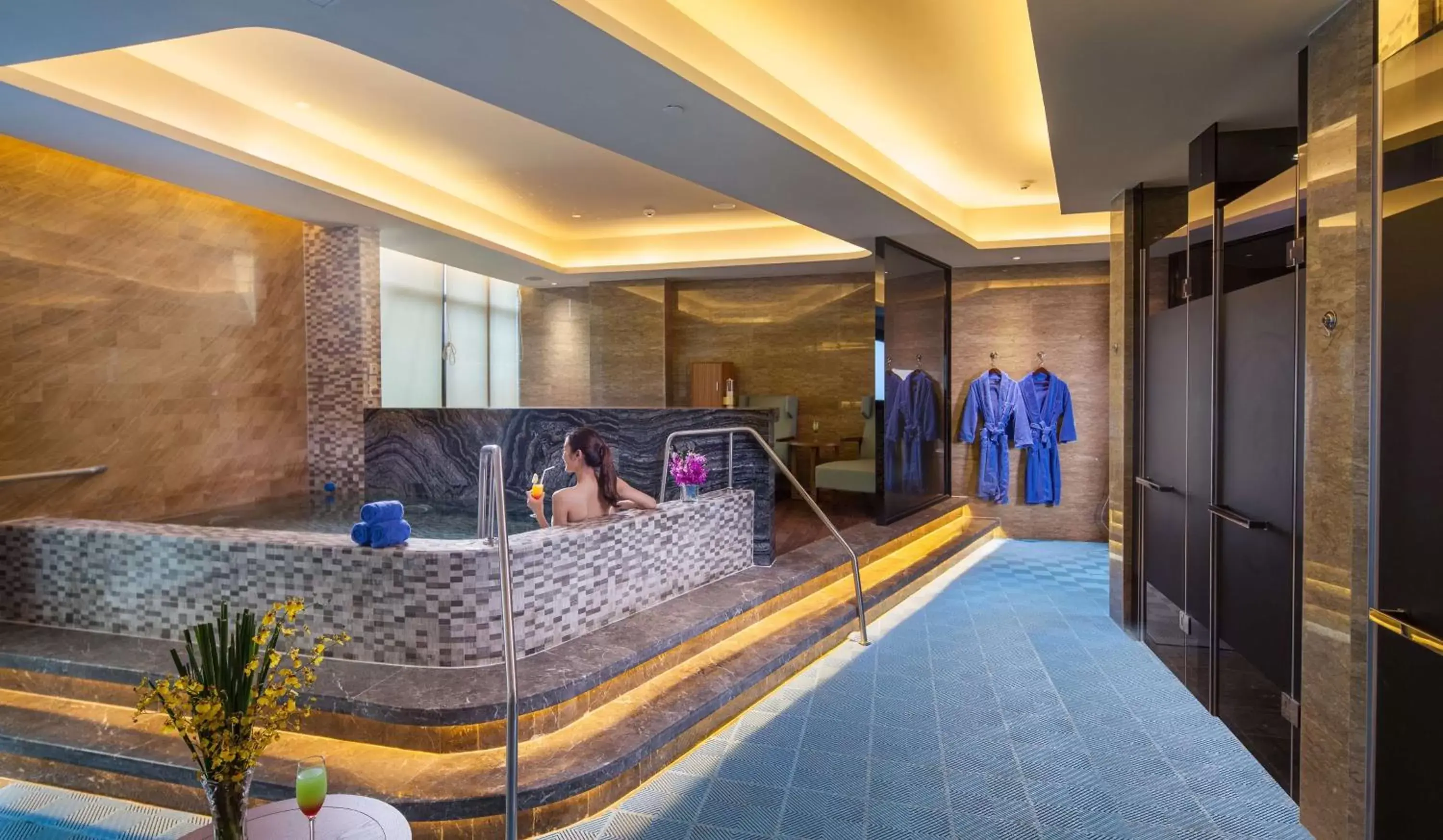 Hot Tub, Swimming Pool in DoubleTree by Hilton Hotel Guangzhou - Science City