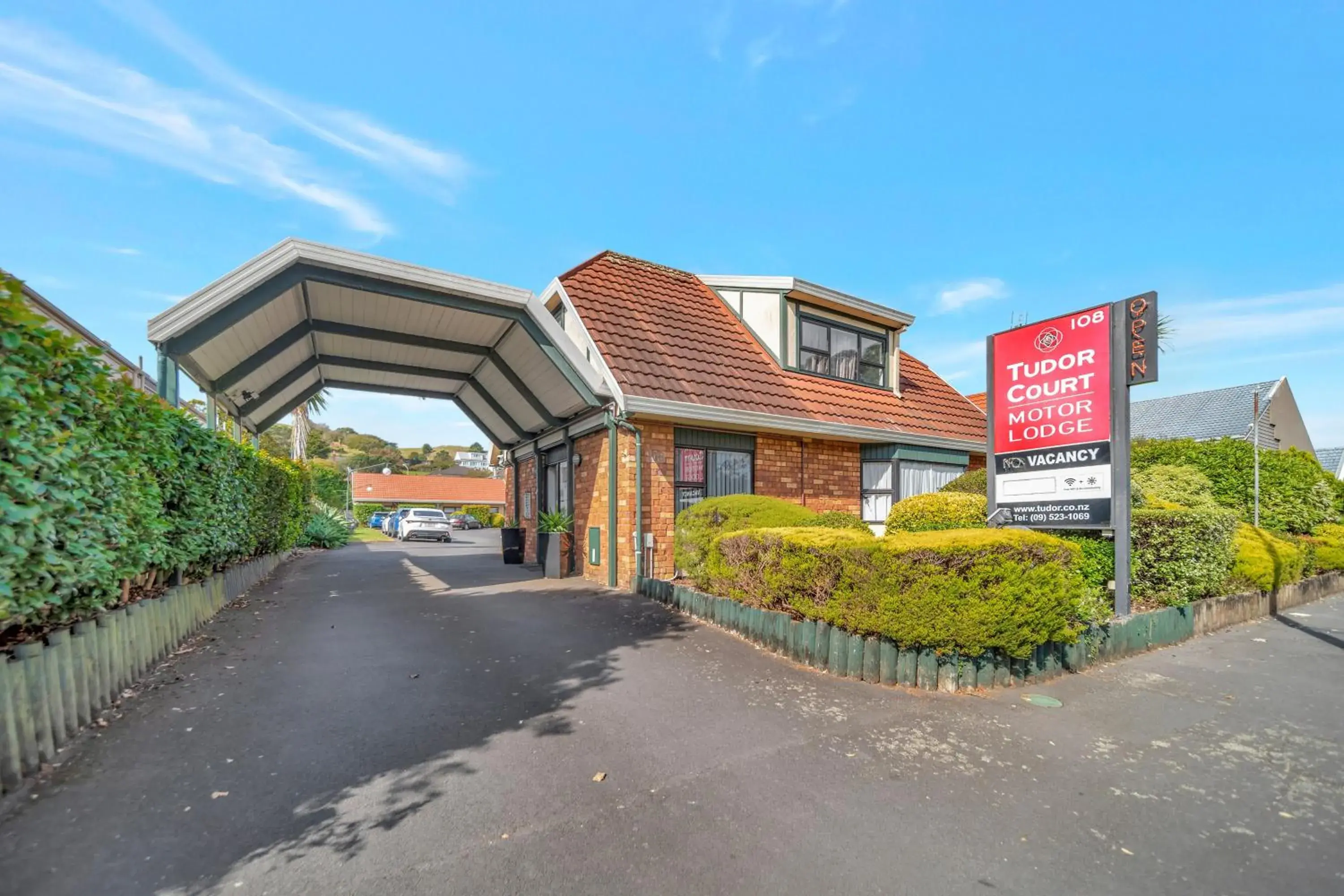 Property Building in Tudor Court Motor Lodge Hotel