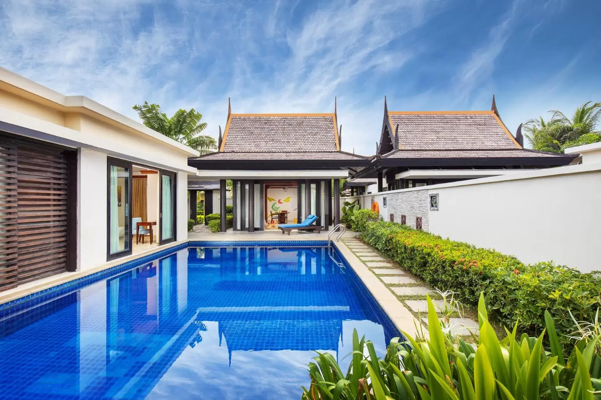 Property building, Swimming Pool in Pullman Sanya Yalong Bay Villas & Resort