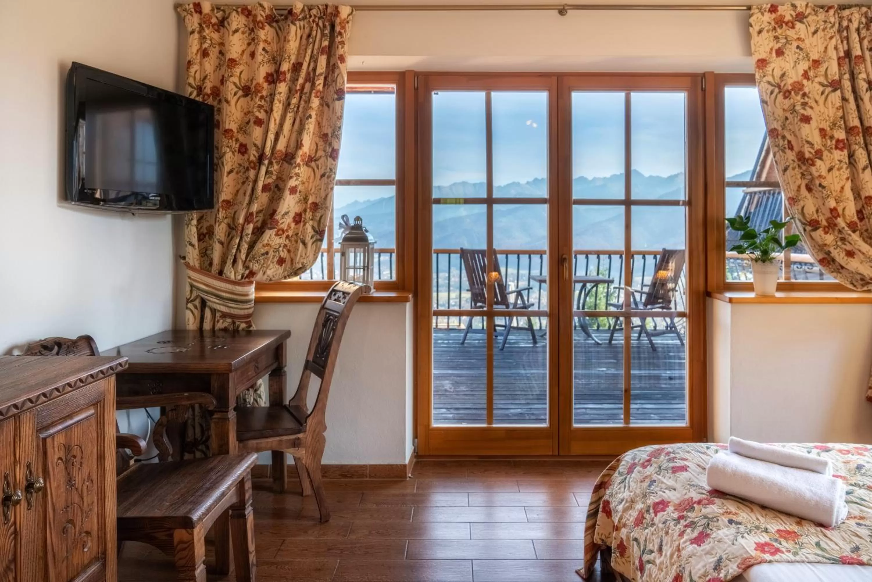 Bedroom, Bed in Butorowy Dwór