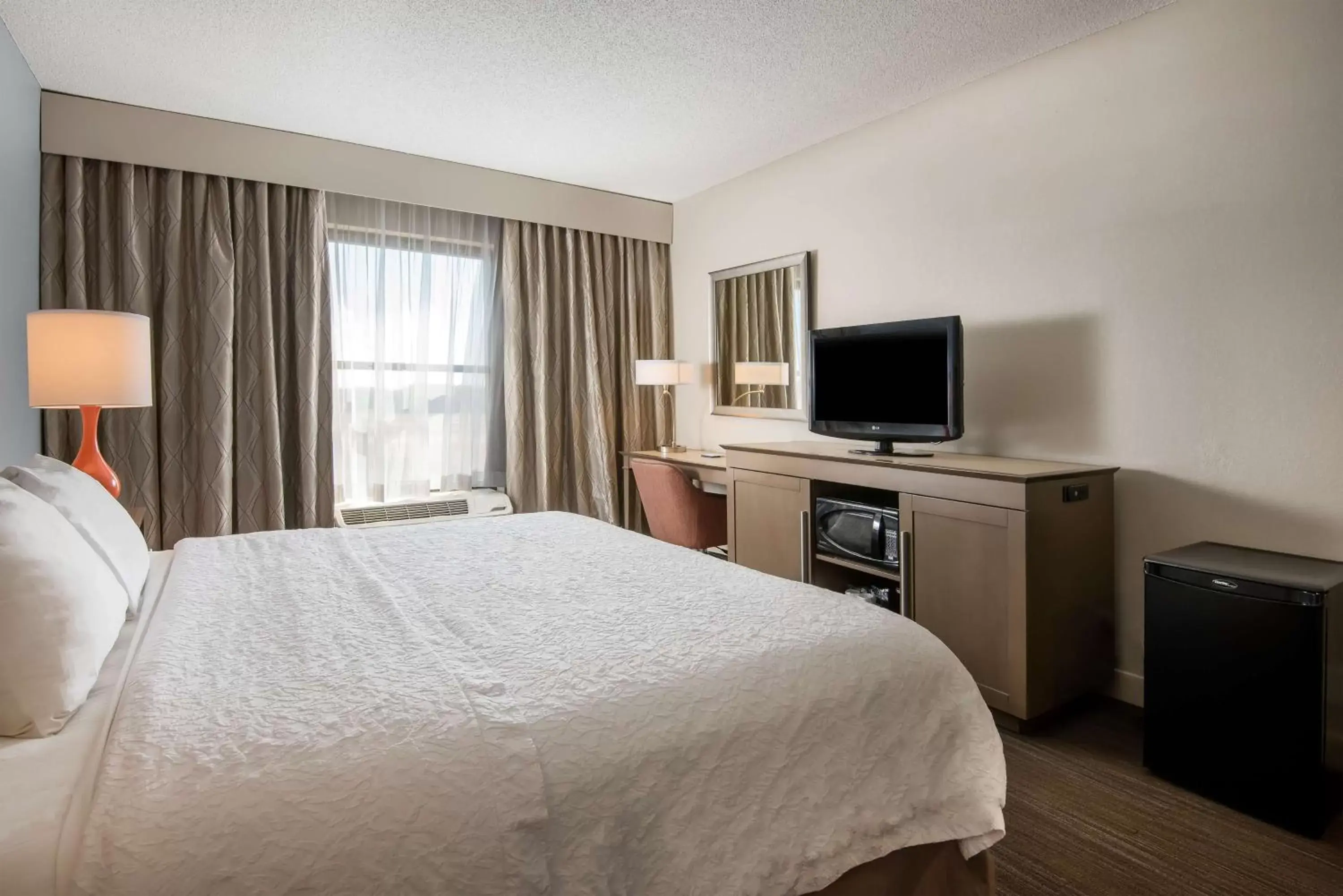 King Room - Mobility Access/Non-Smoking in Hampton Inn Myrtle Beach West King Room - Mobility Access/Non-Smoking in Hampton Inn Myrtle Beach West