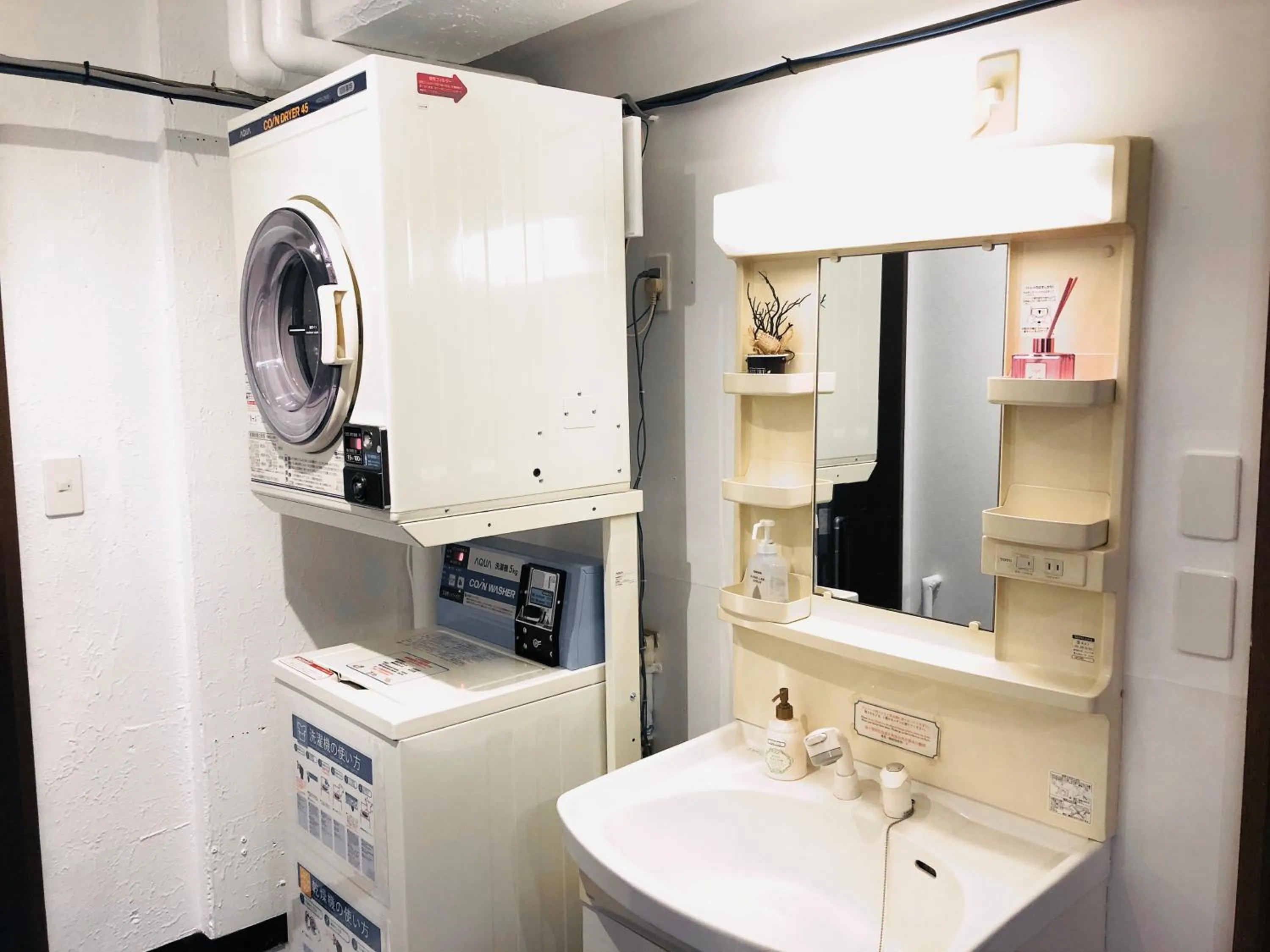 Communal lounge/ TV room in Kagura White Horse Inn