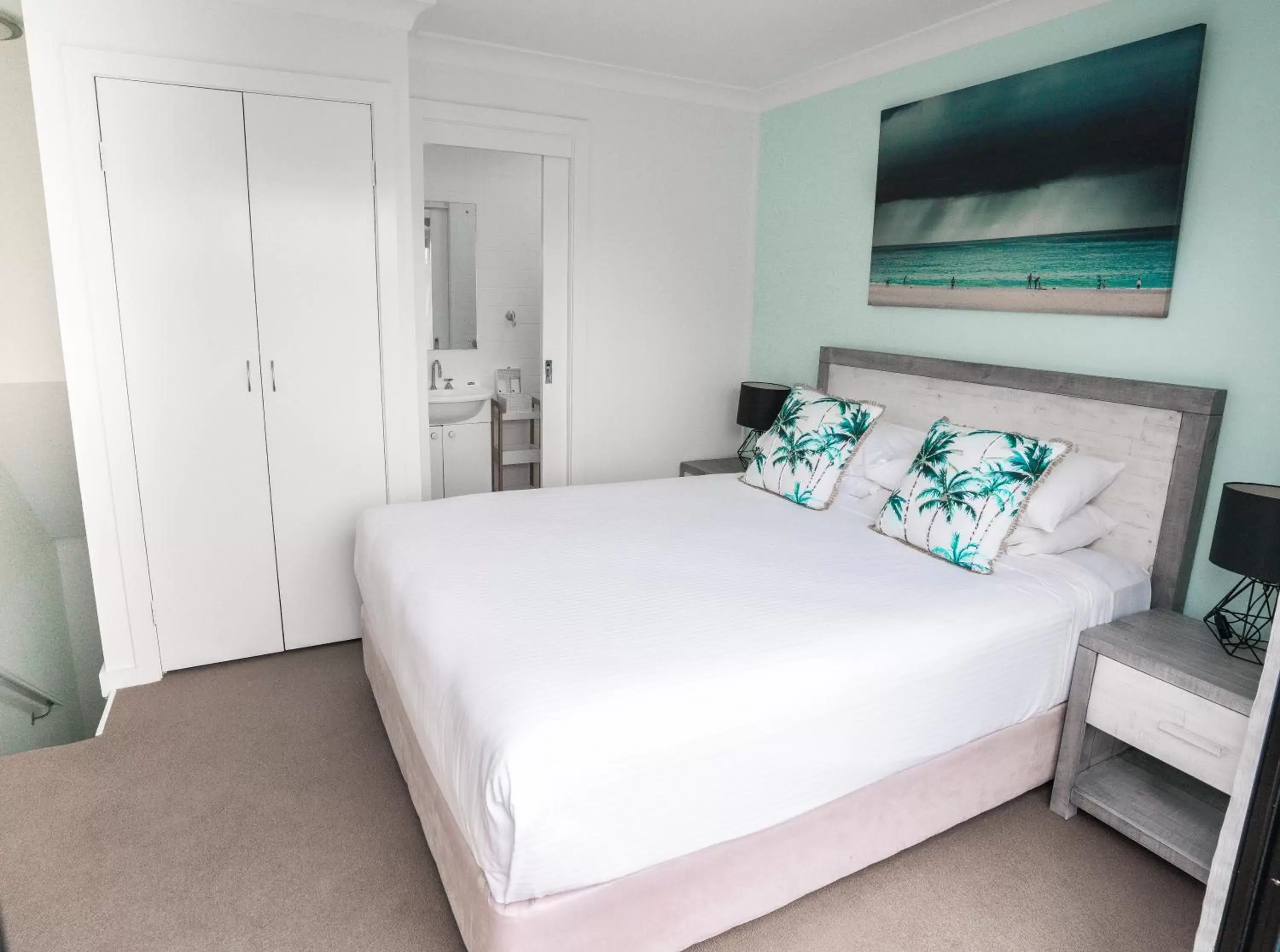 Bedroom, Bed in Terrigal Pacific Coastal Retreat