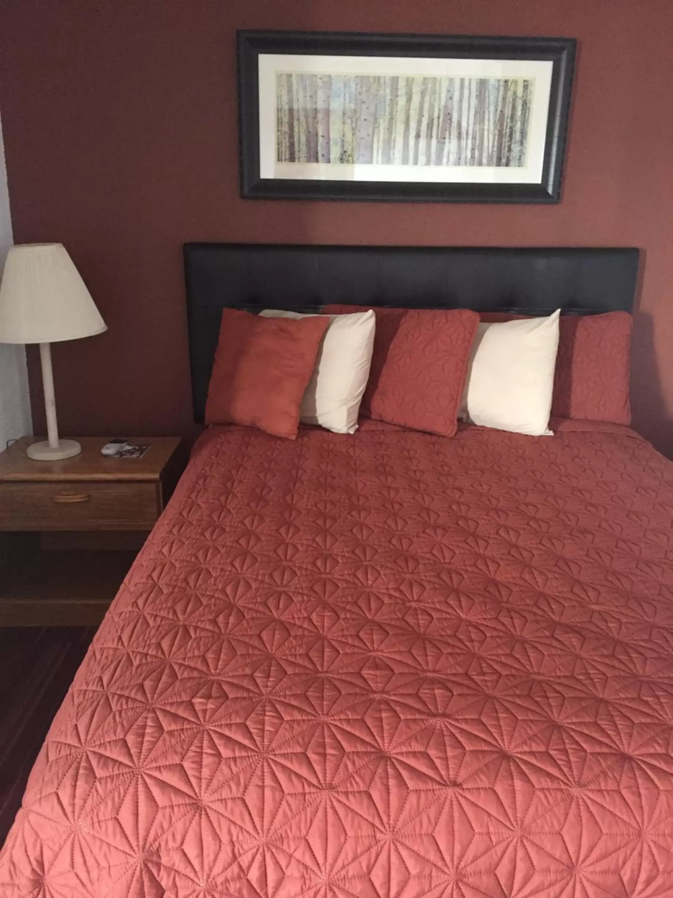 Decorative detail, Bed in adoba® hotel Naubinway