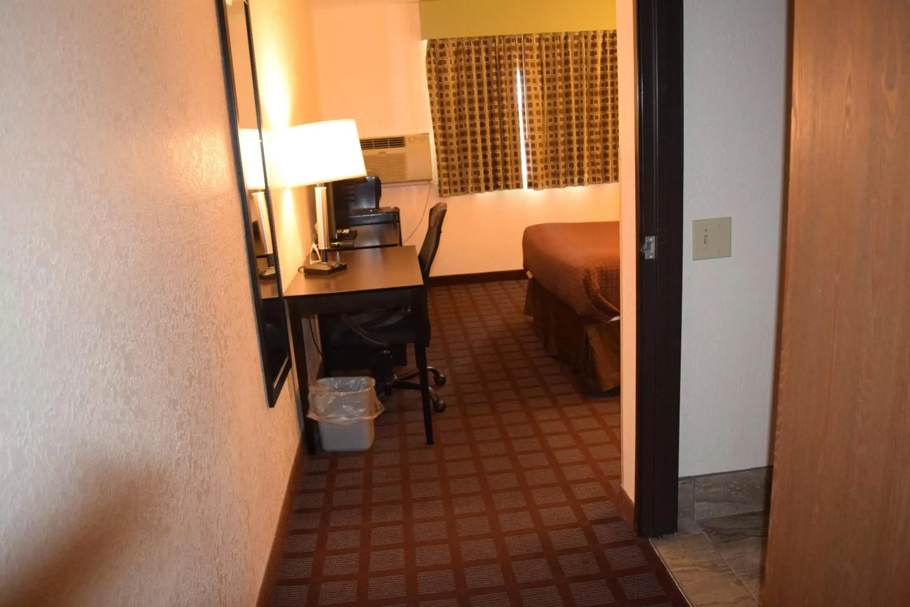 Photo of the whole room in Super 8 by Wyndham Saginaw
