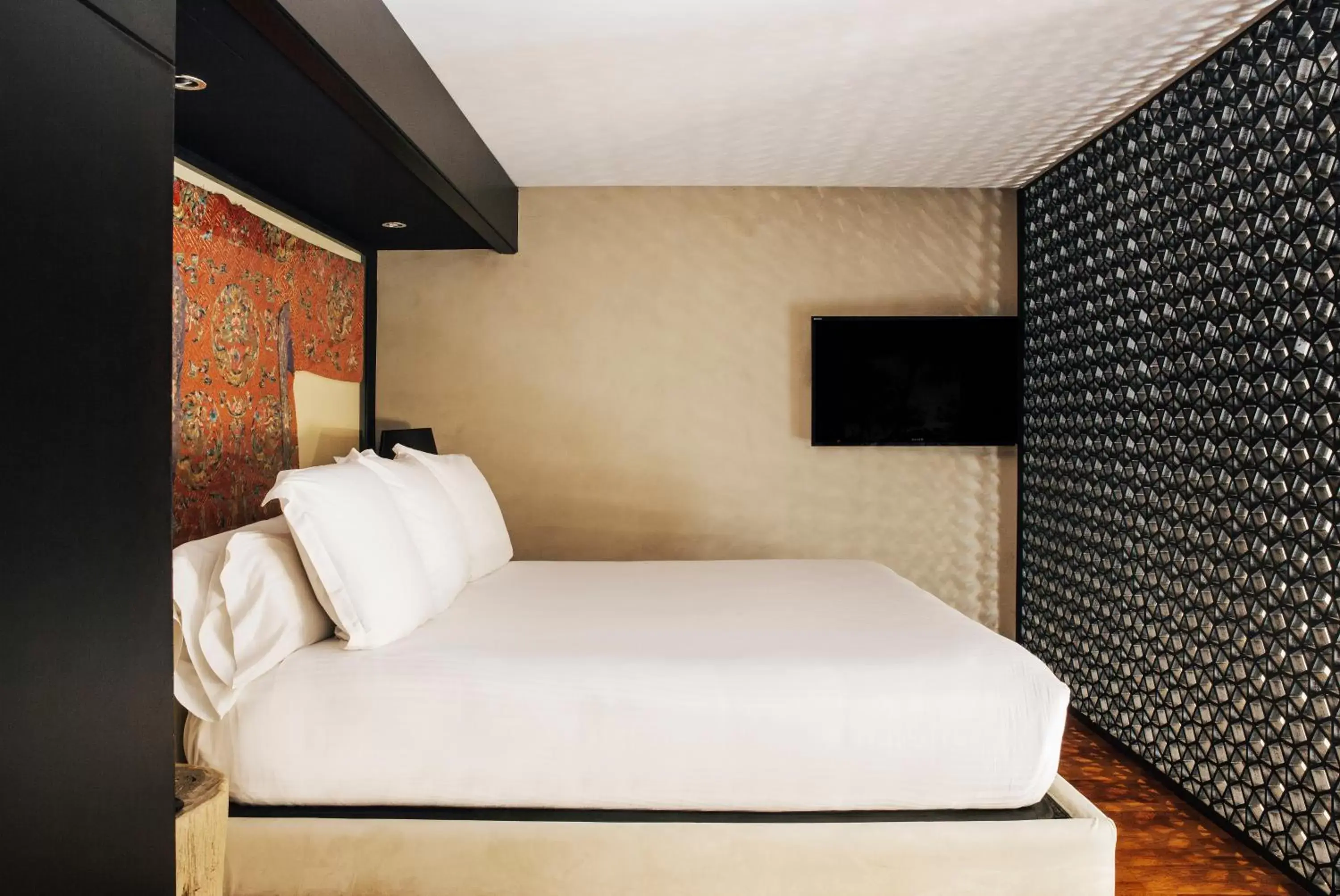 Bed in Claris Hotel & Spa GL, a Small Luxury Hotel of the World