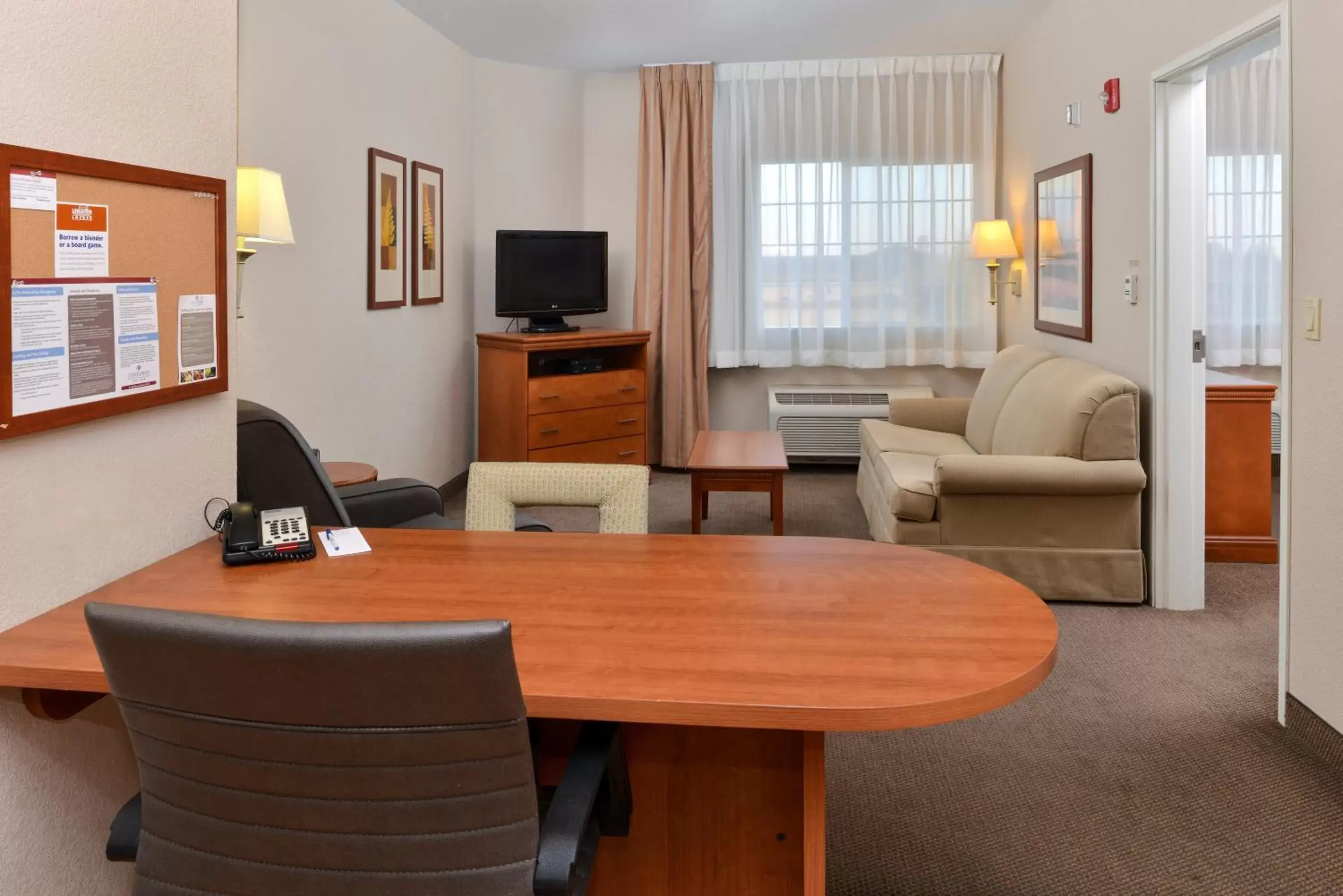 Photo of the whole room, Seating Area in Candlewood Suites Turlock, an IHG Hotel