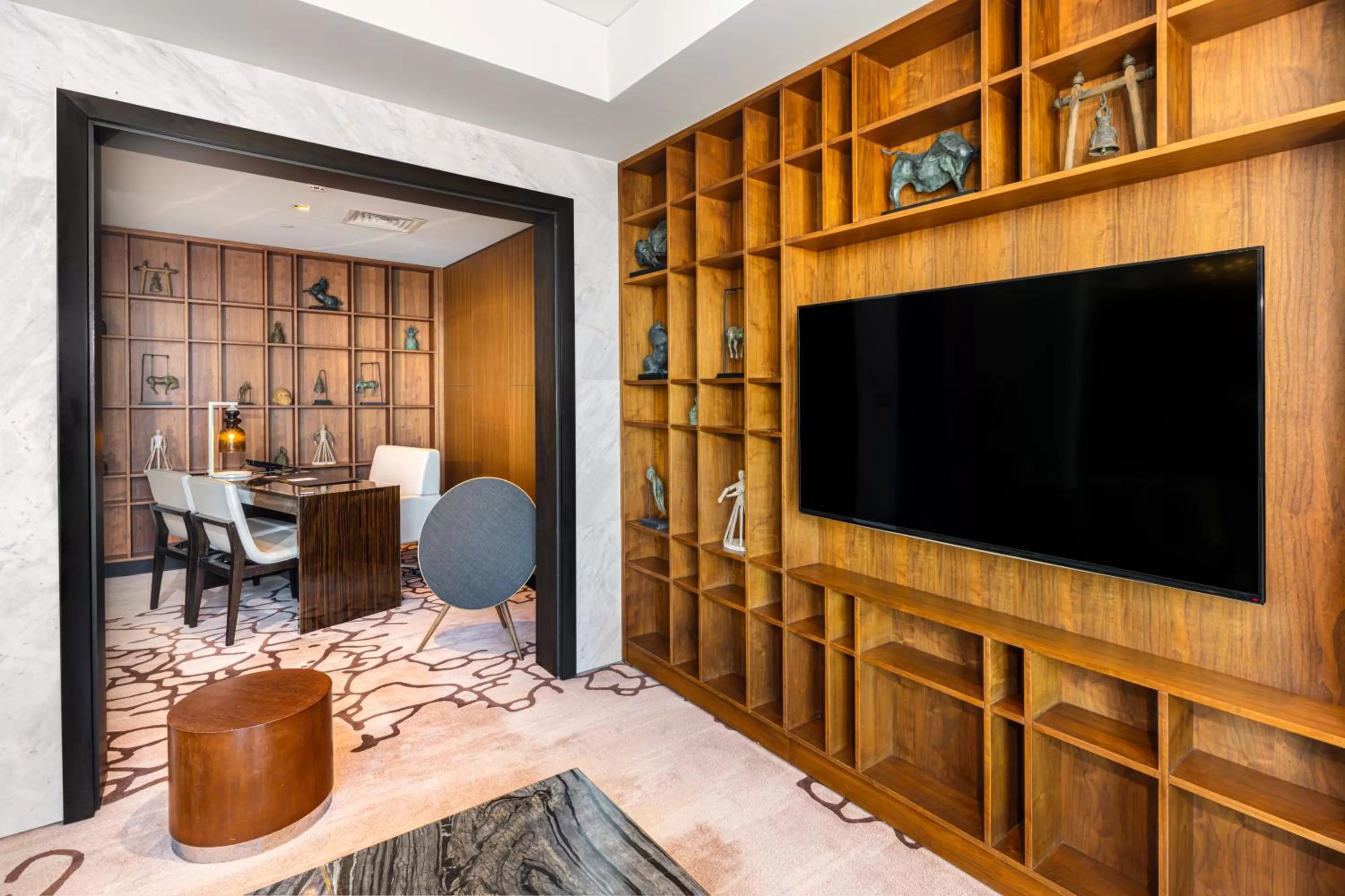 TV and multimedia in Mövenpick Hotel Colombo