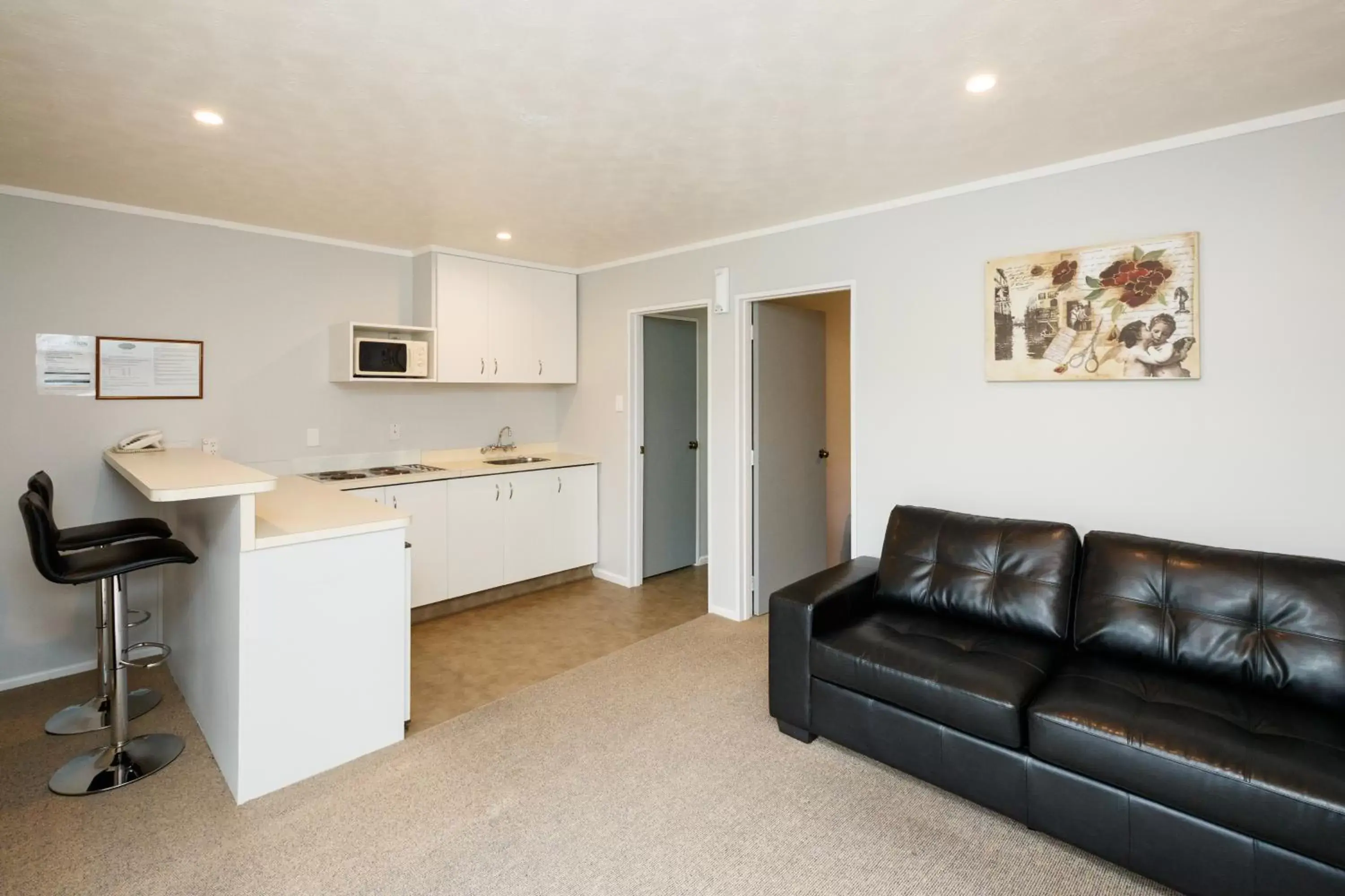 Dining area, Kitchen/Kitchenette in Avenue Motel Palmerston North