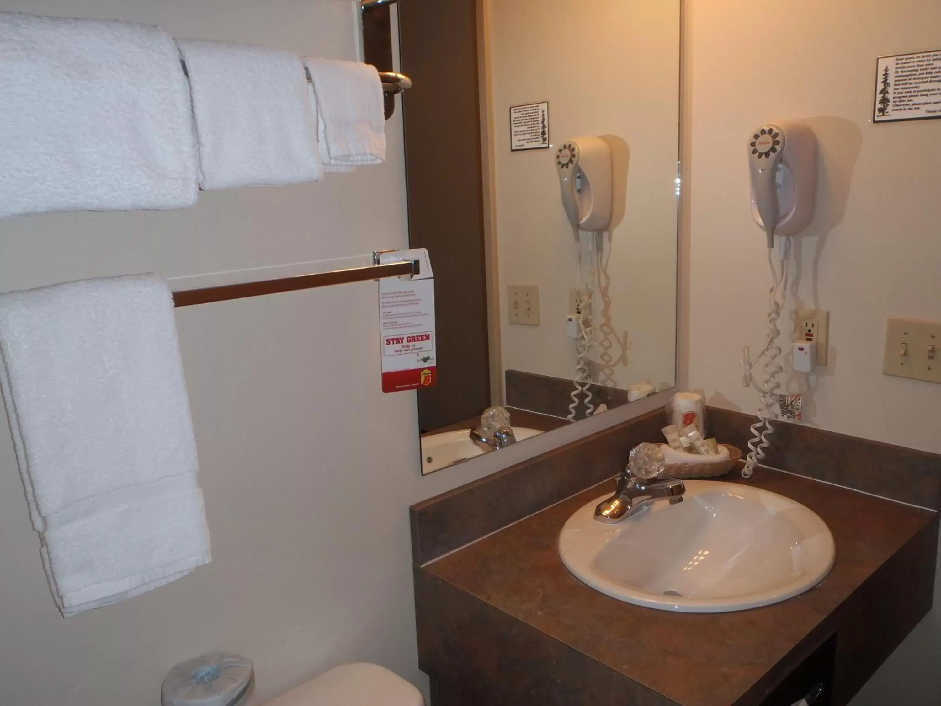 Bathroom in Super 8 by Wyndham Pincher Creek AB