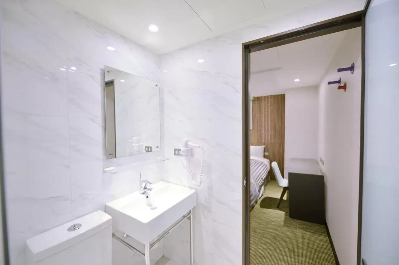 Bathroom in Ximen Hotel B