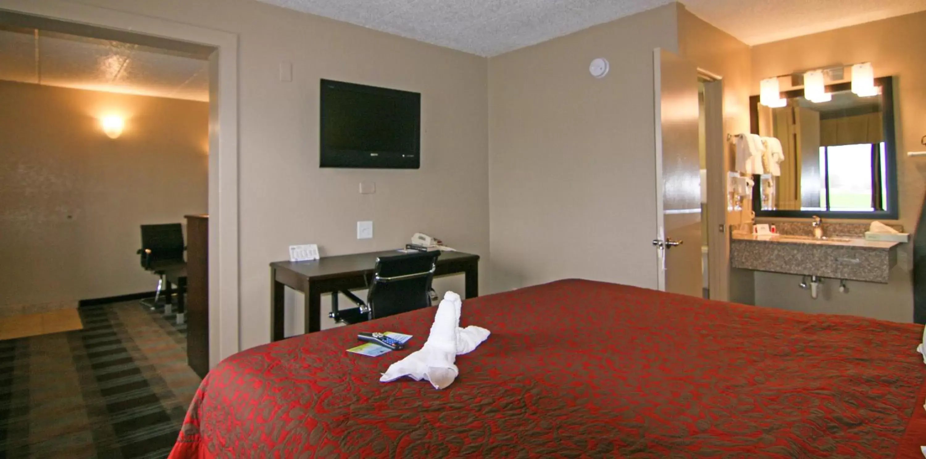 Bed in Days Inn & Suites by Wyndham Springfield on I-44