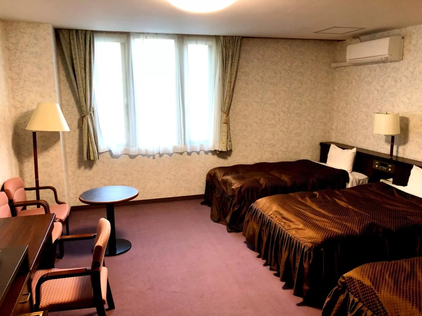 Photo of the whole room, Bed in Hotel Oak Forest