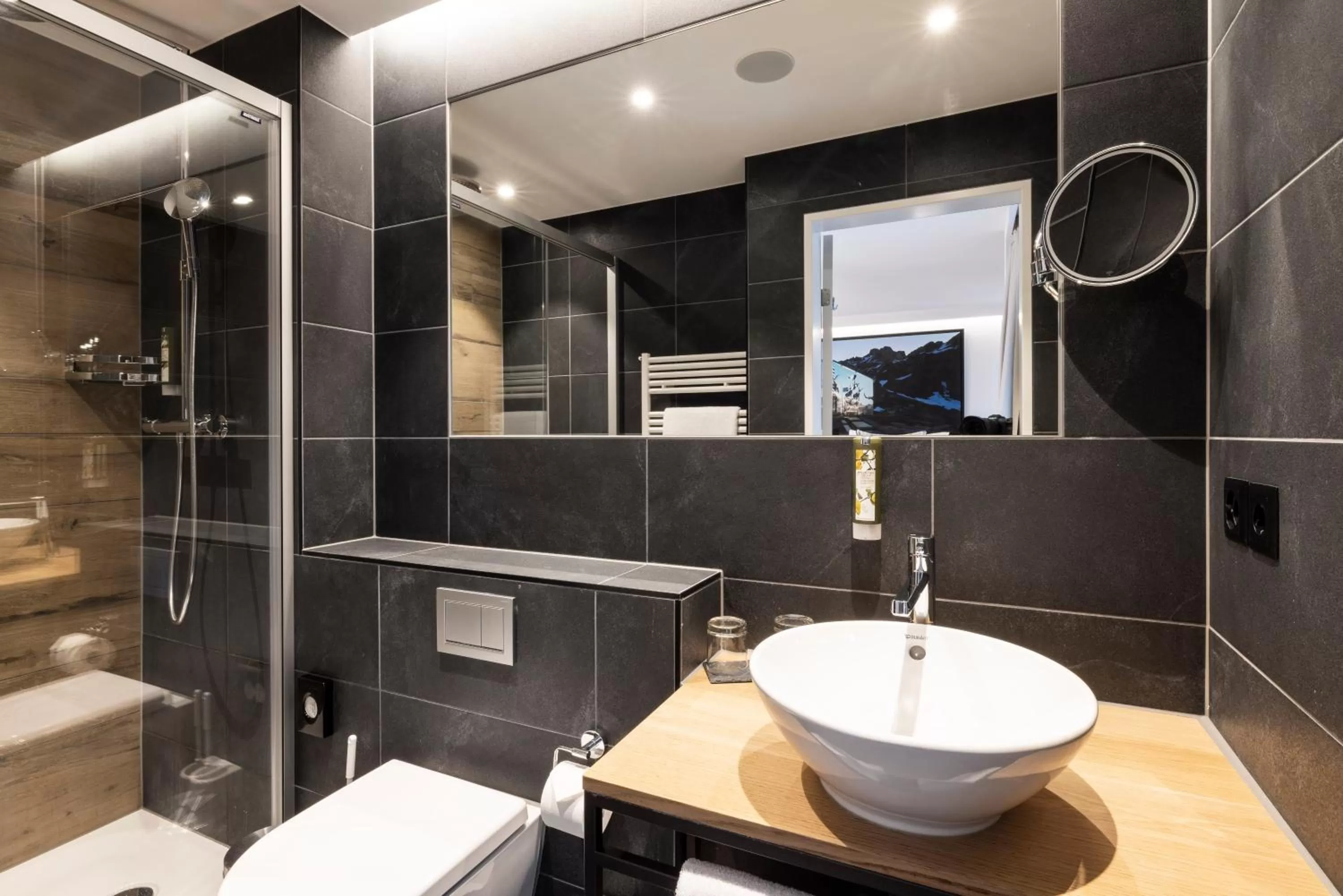 Bathroom in Fred Hotel Leonhardstrasse - Mobile Check-in