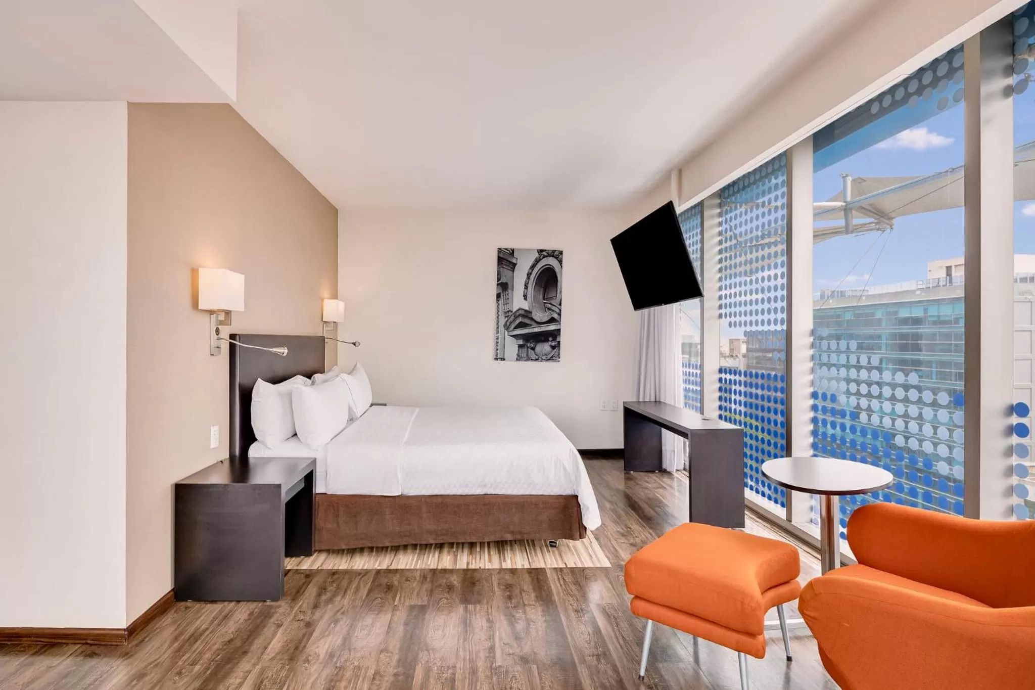 Photo of the whole room, Bed in Fiesta Inn Insurgentes Viaducto