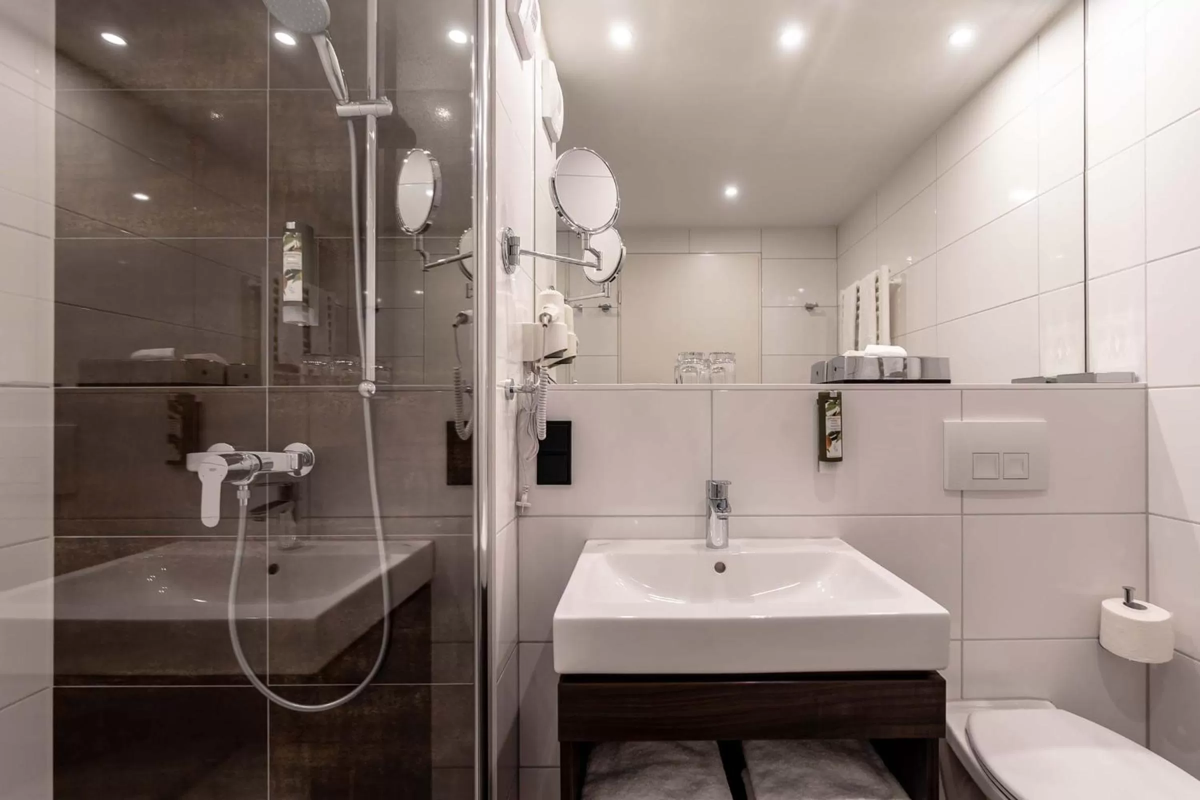 Shower in Augsburg Hotel Sonnenhof