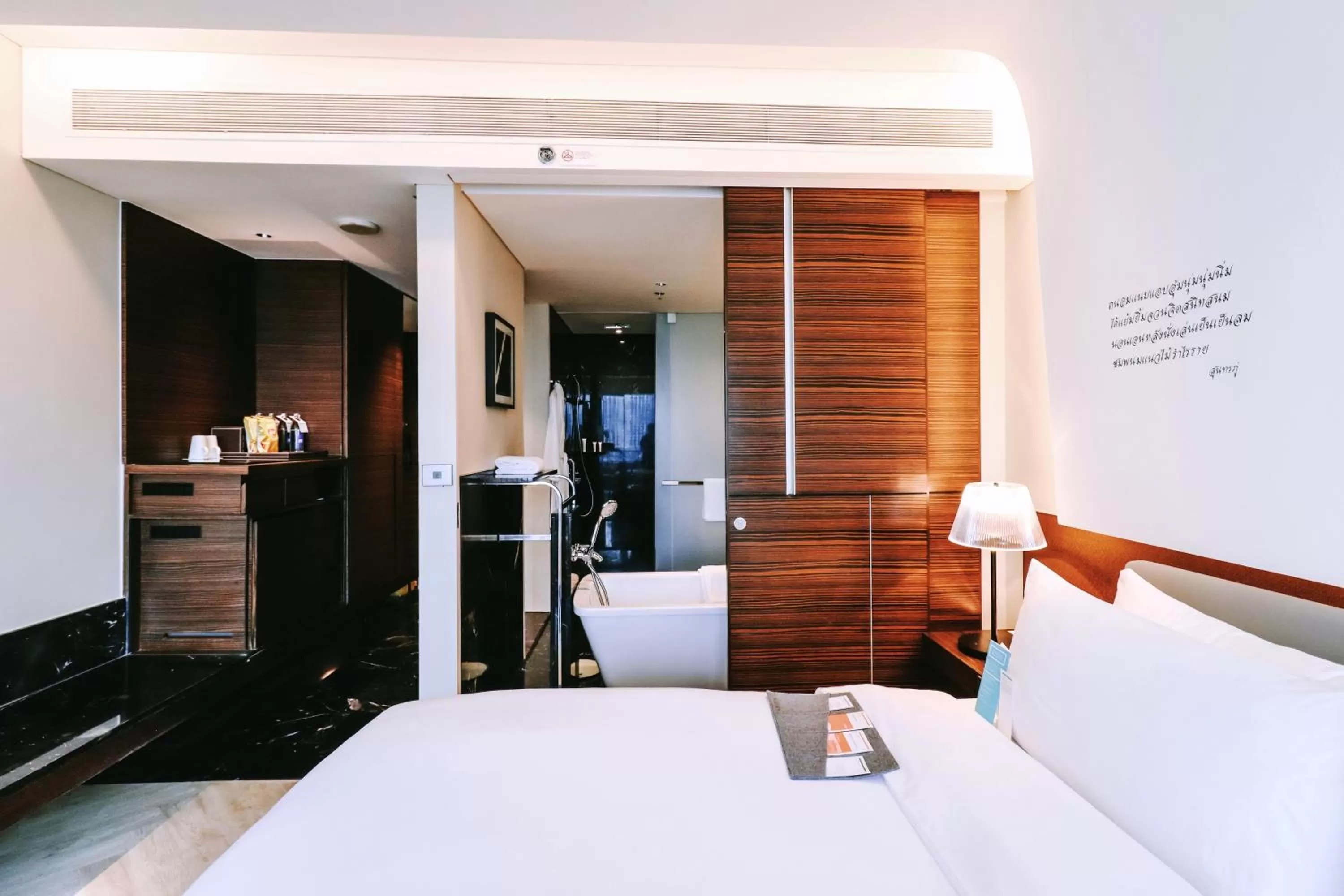 Photo of the whole room, Bed in Le Meridien Bangkok