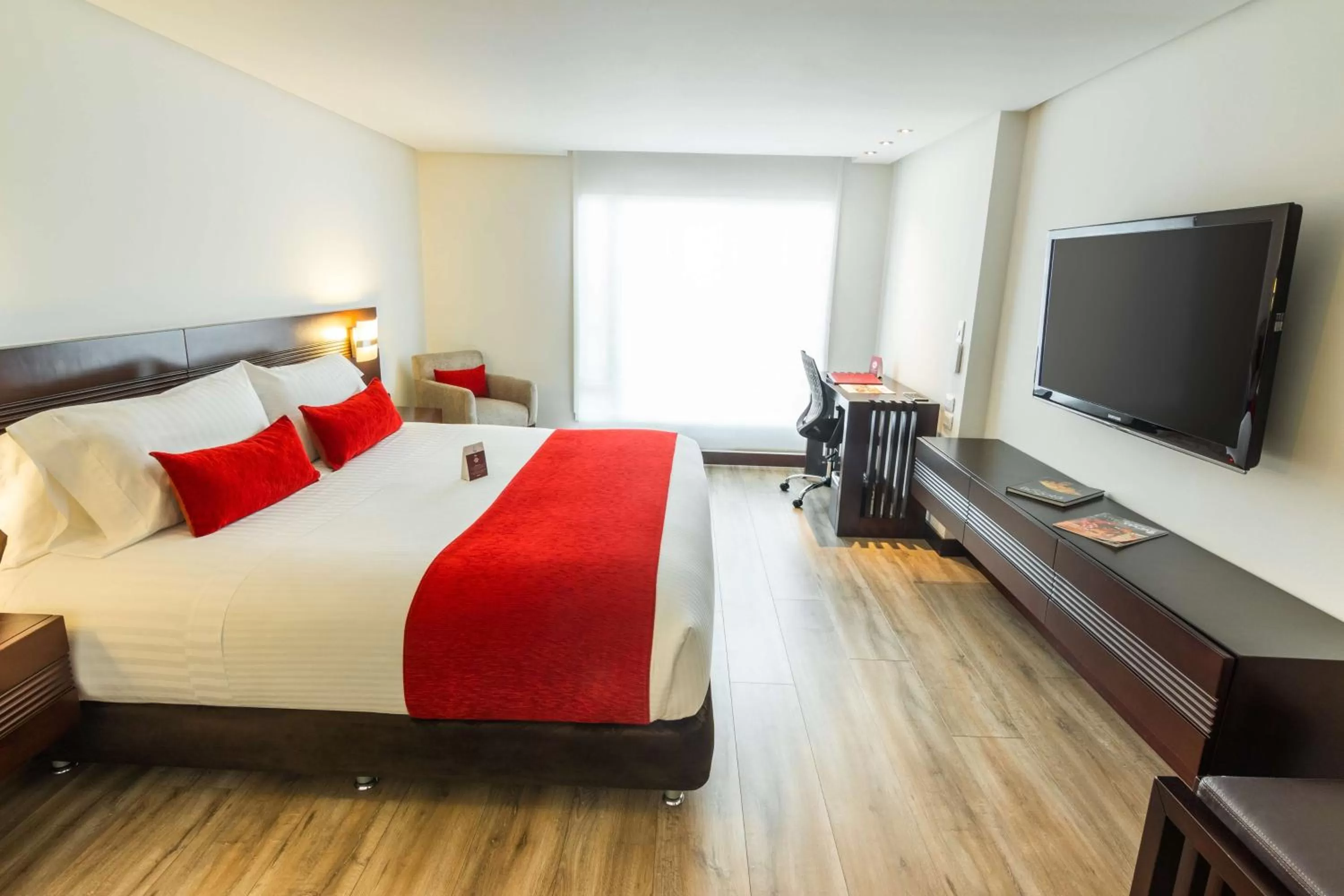 Bedroom, Bed in Best Western Plus 93 Park Hotel