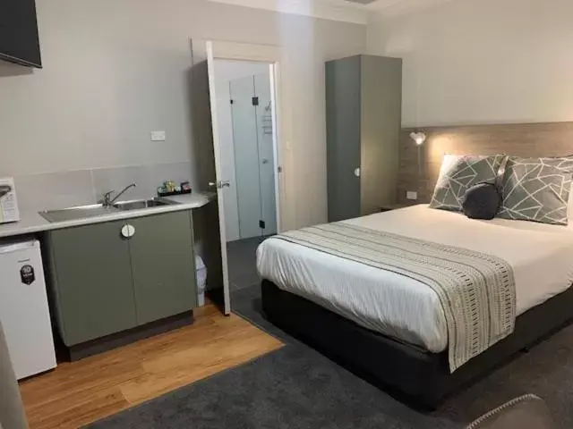 Queen Room in Hamilton Henry Parkes Motor Inn Queen Room in Hamilton Henry Parkes Motor Inn