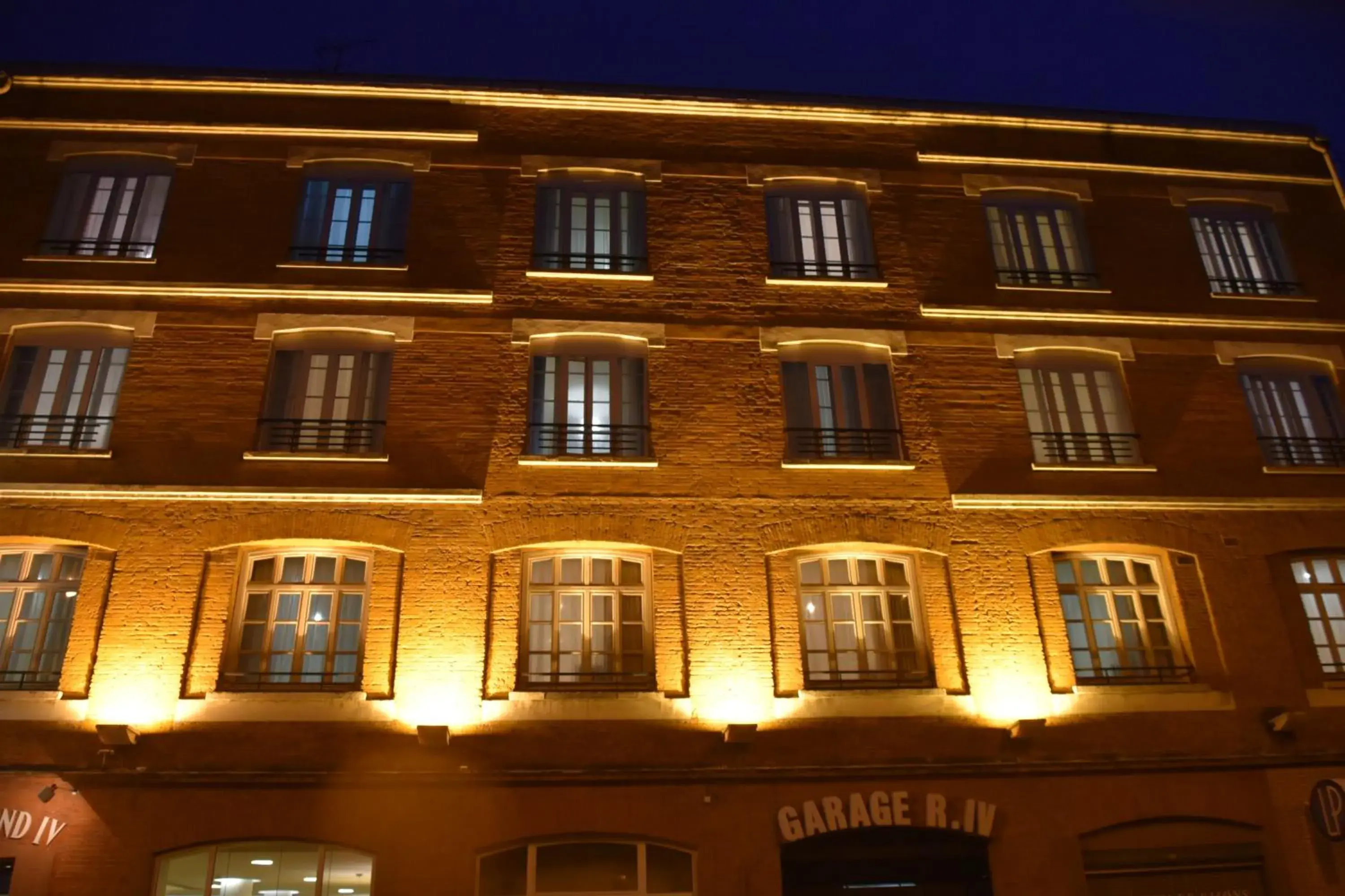 Facade/entrance in Hôtel Raymond 4 Toulouse
