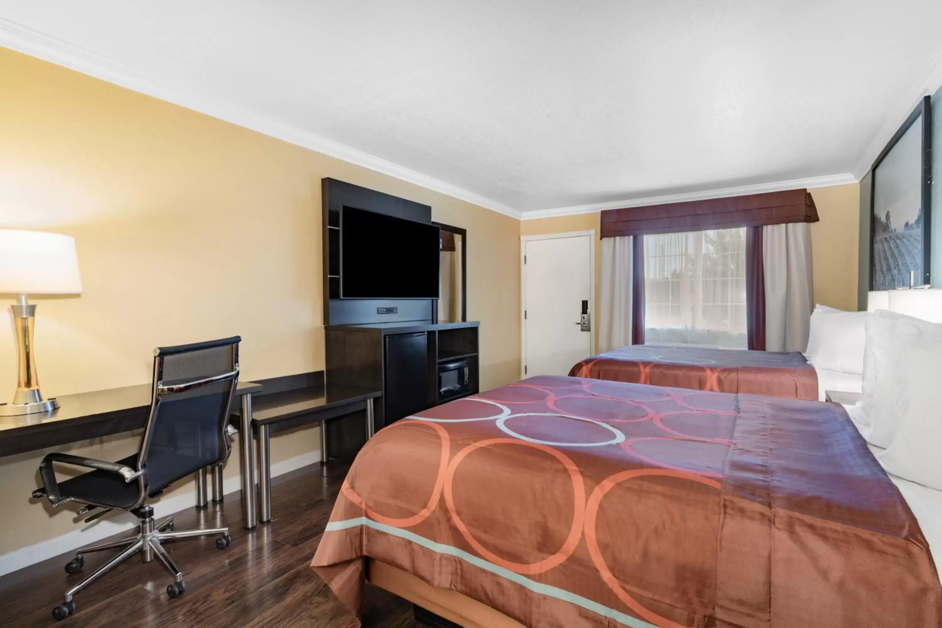 Bed in Super 8 by Wyndham Ukiah