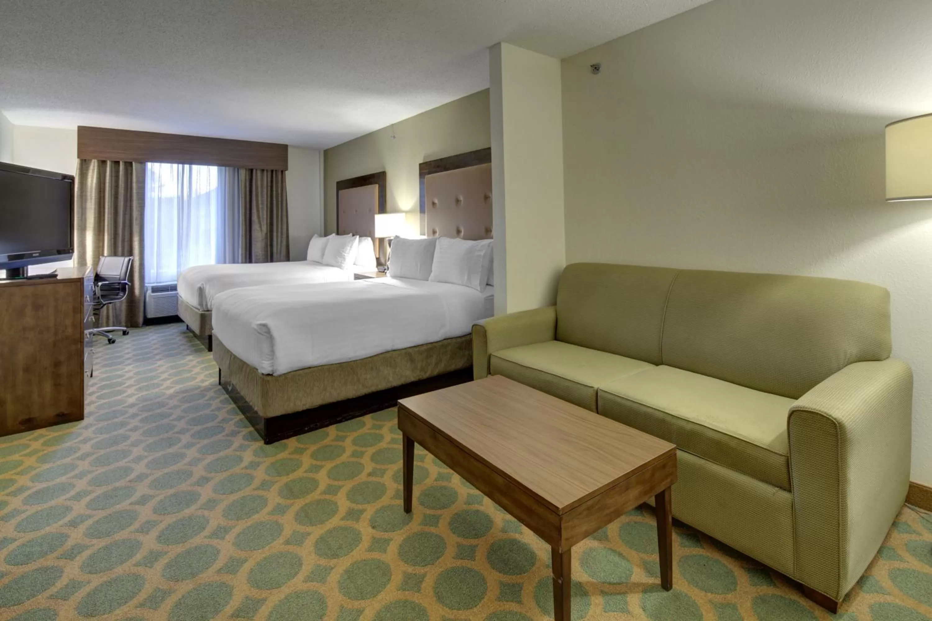 Bedroom, Bed in Holiday Inn Express Hotel & Suites Emporia by IHG