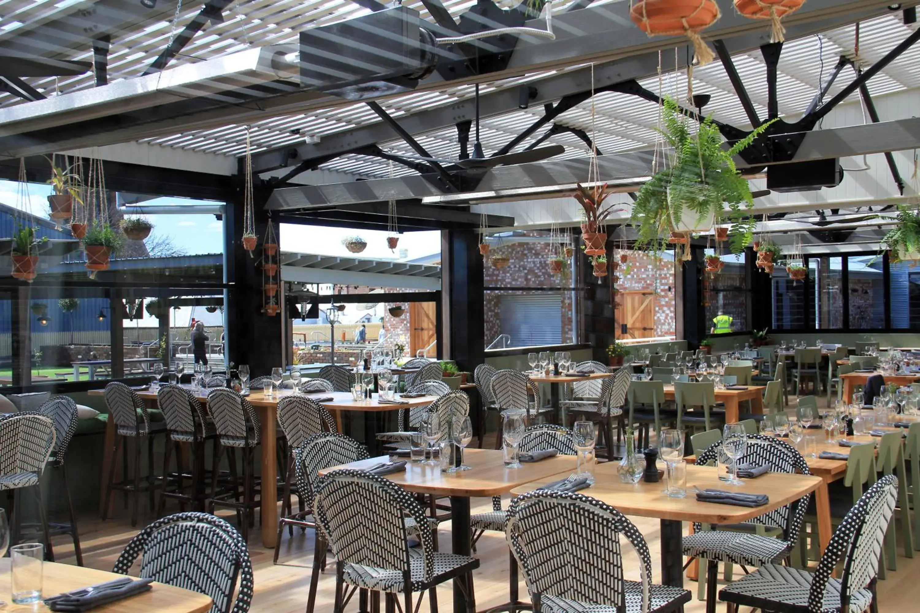 Dining area, Restaurant/Places to Eat in Mercure Orange