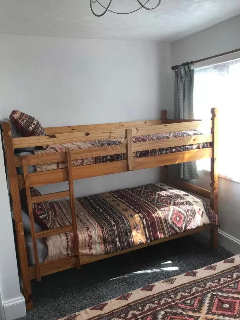 Bunk Bed in Jacaranda Hotel