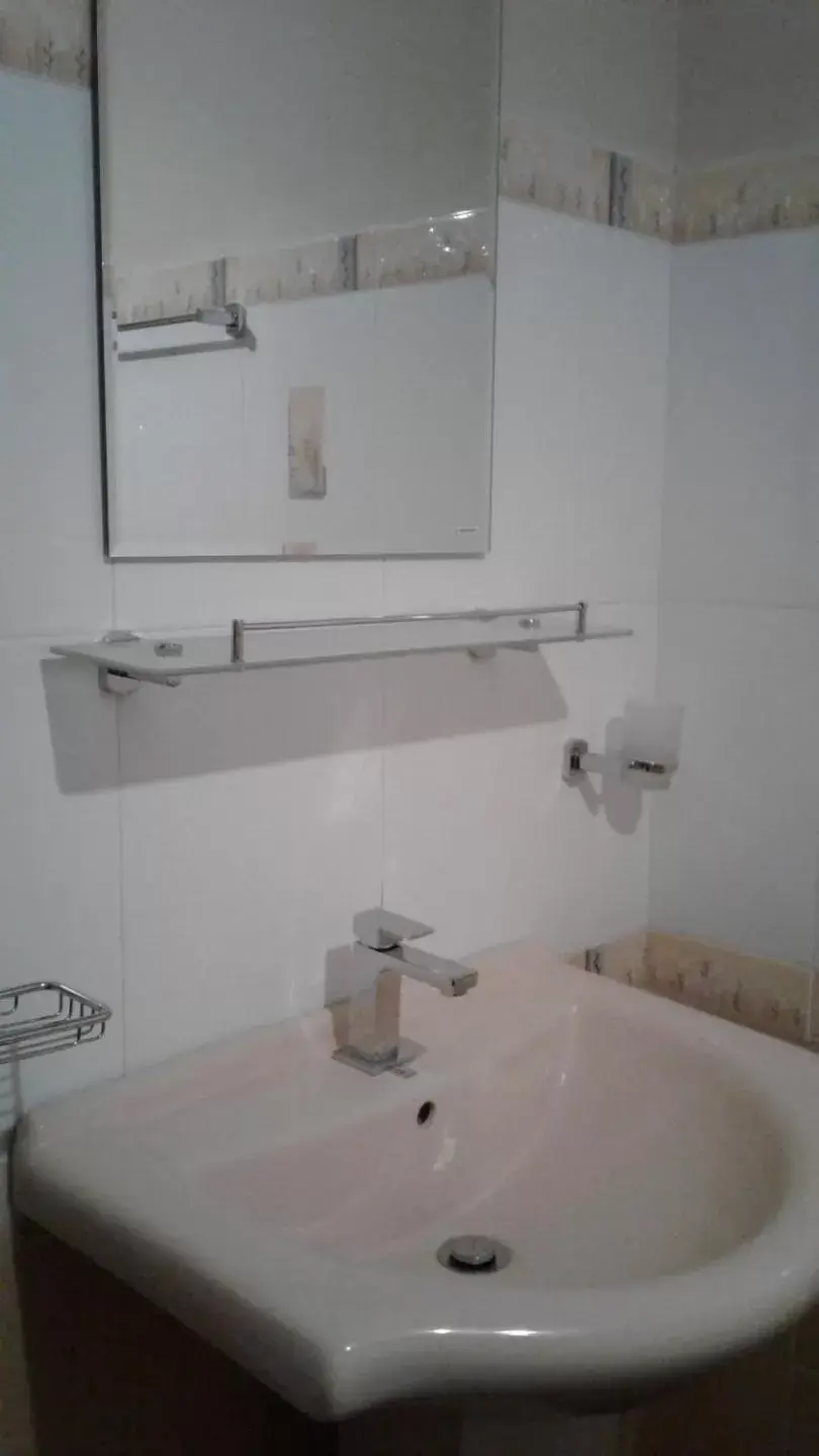 Bathroom in Gamodh Citadel Resort