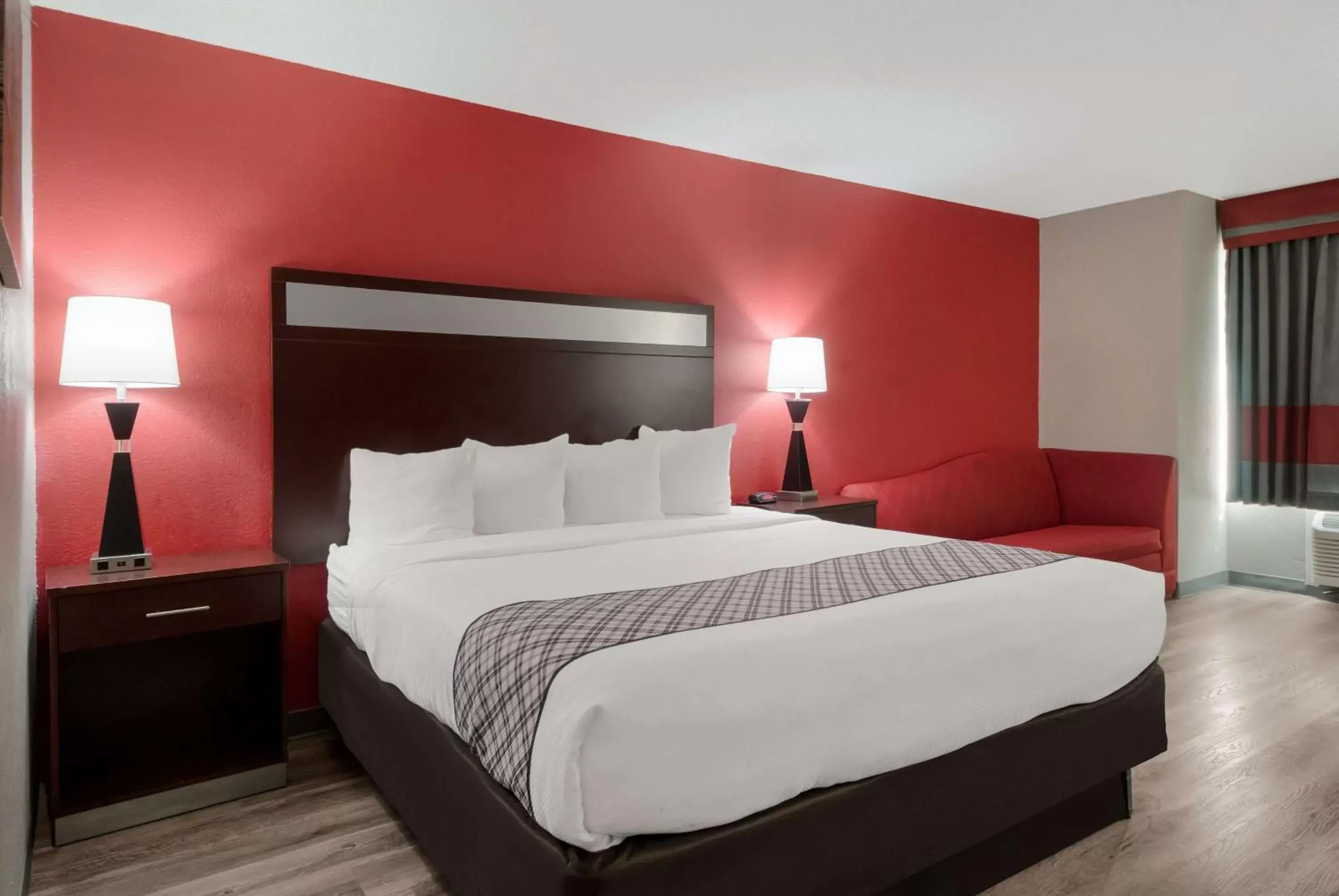 Bedroom, Bed in SureStay Plus Hotel by Best Western San Antonio North