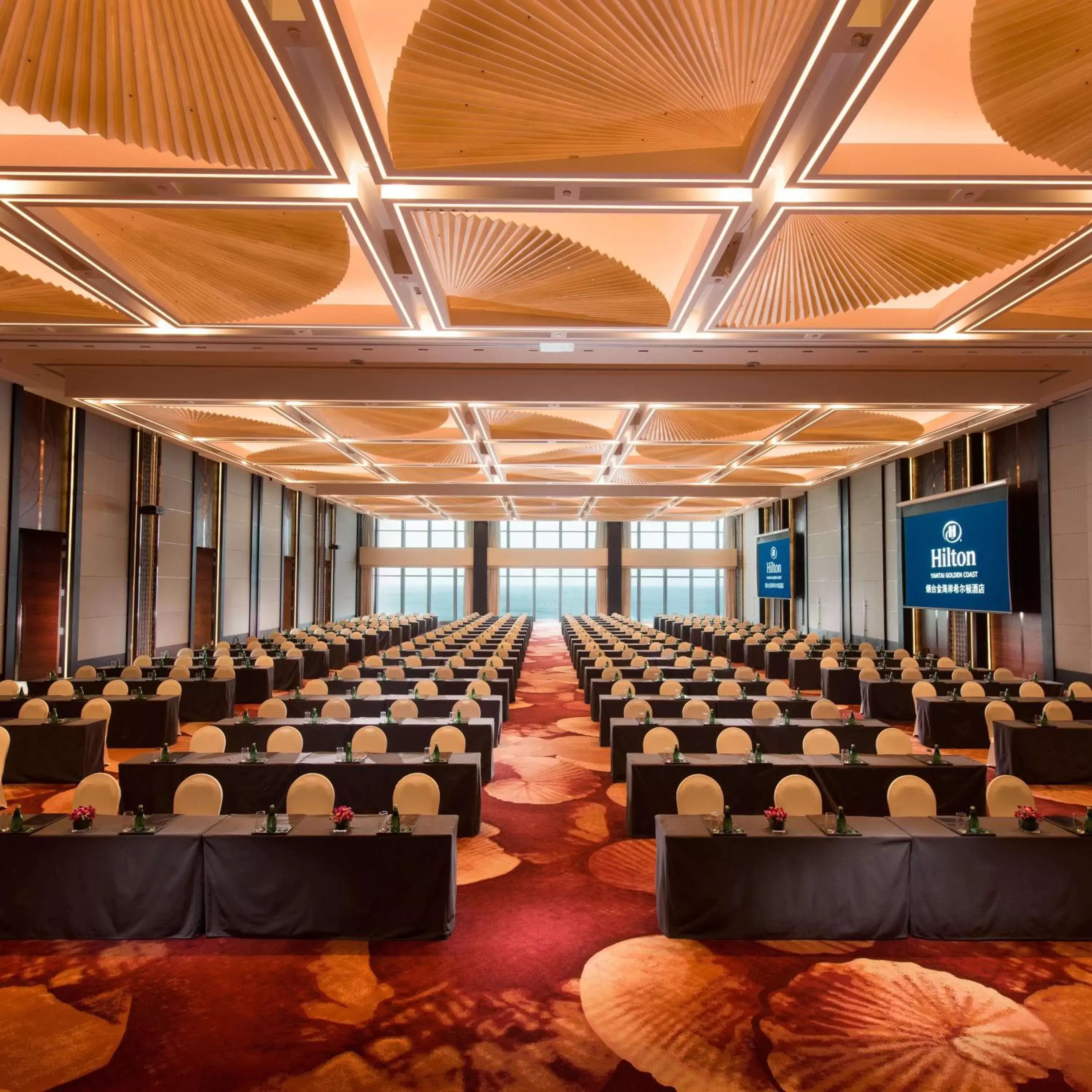 Meeting/conference room, Banquet Facilities in Hilton Yantai Golden Coast