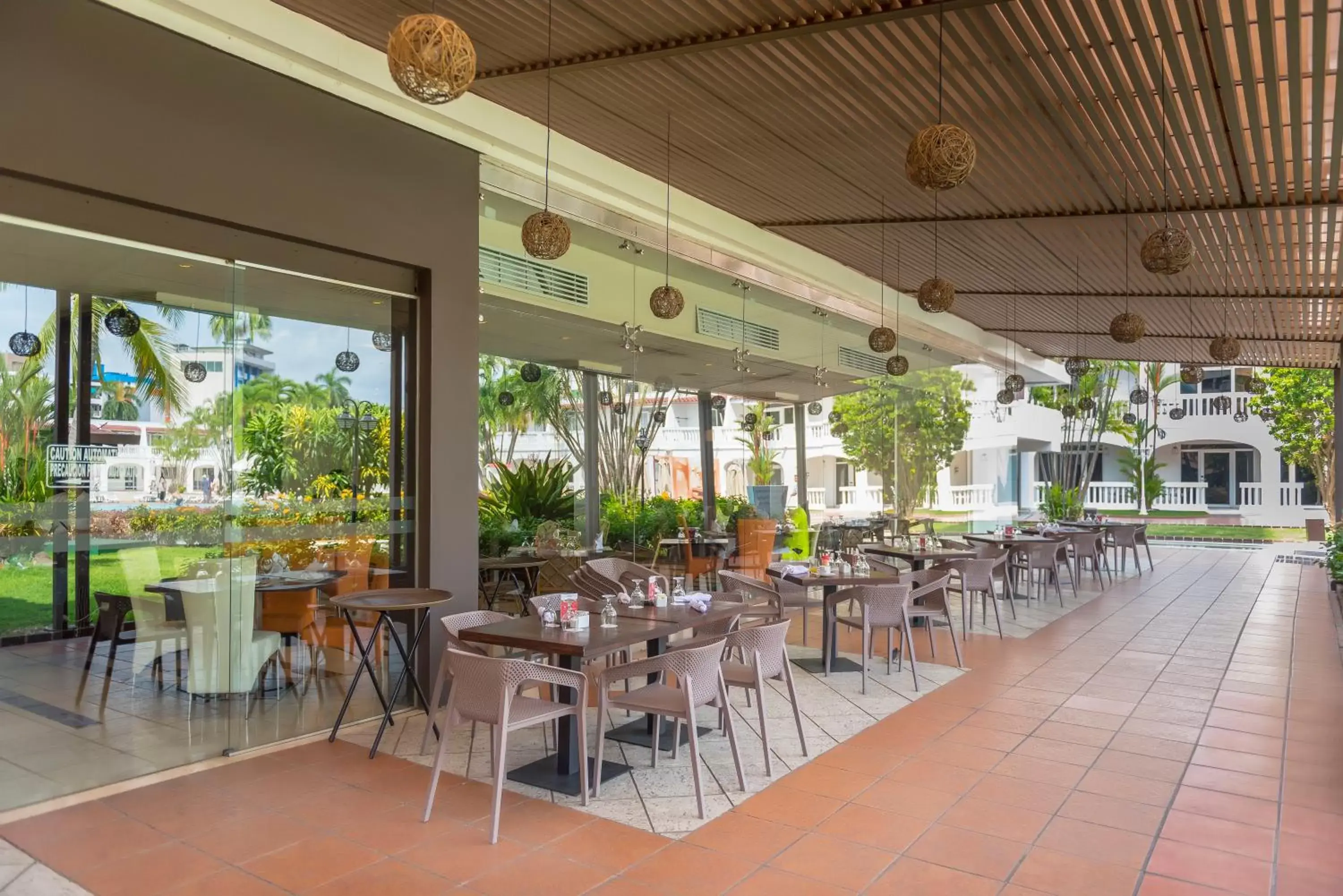 Patio, Restaurant/Places to Eat in Hotel El Panama by Faranda Grand, a member of Radisson Individuals