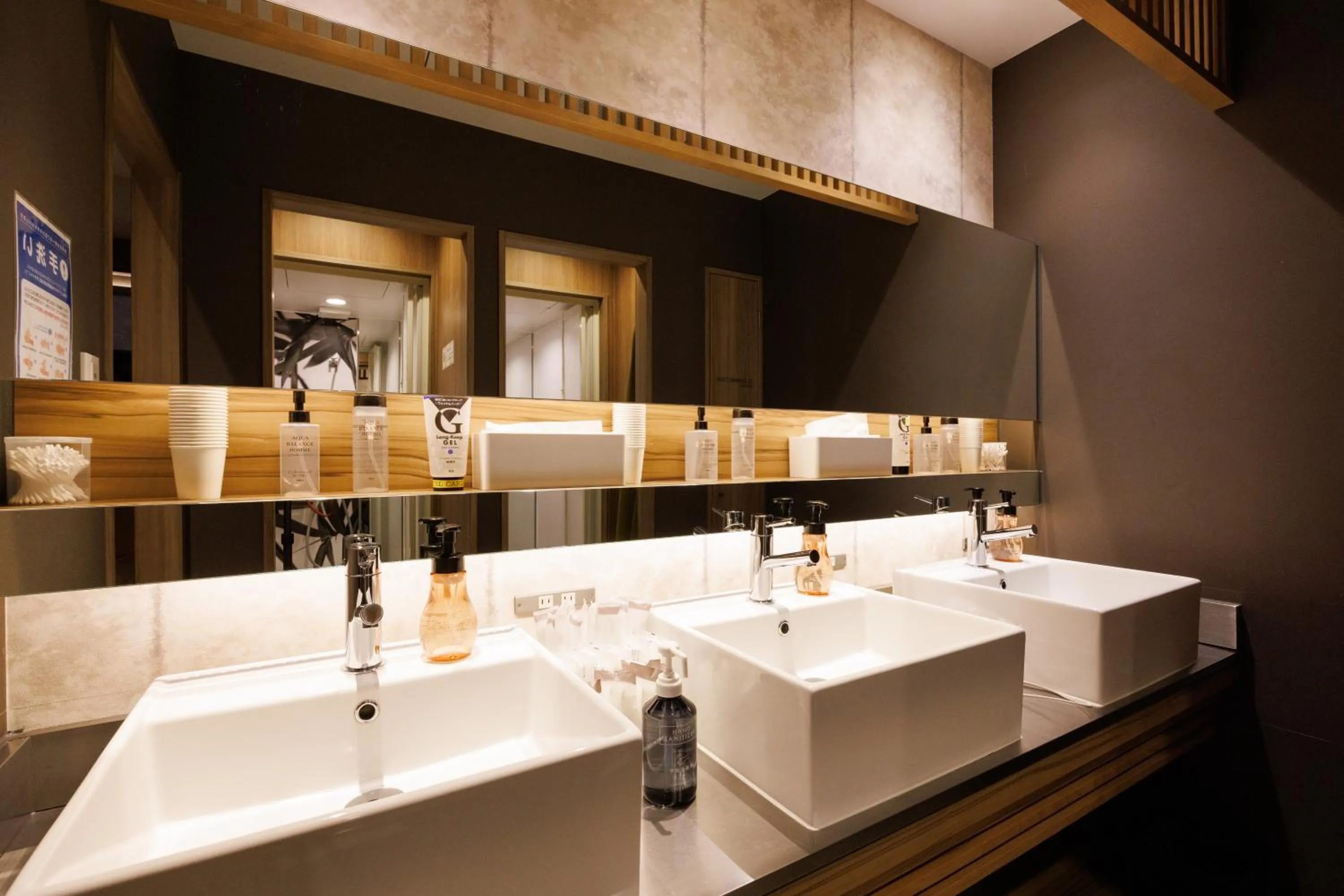 Shower in HOTEL Cargo Shinsaibashi