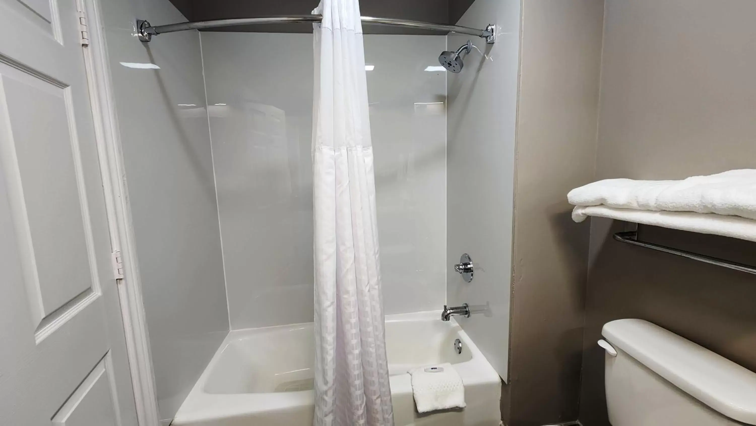 Shower, Bathroom in Motel 6-Ennis, TX