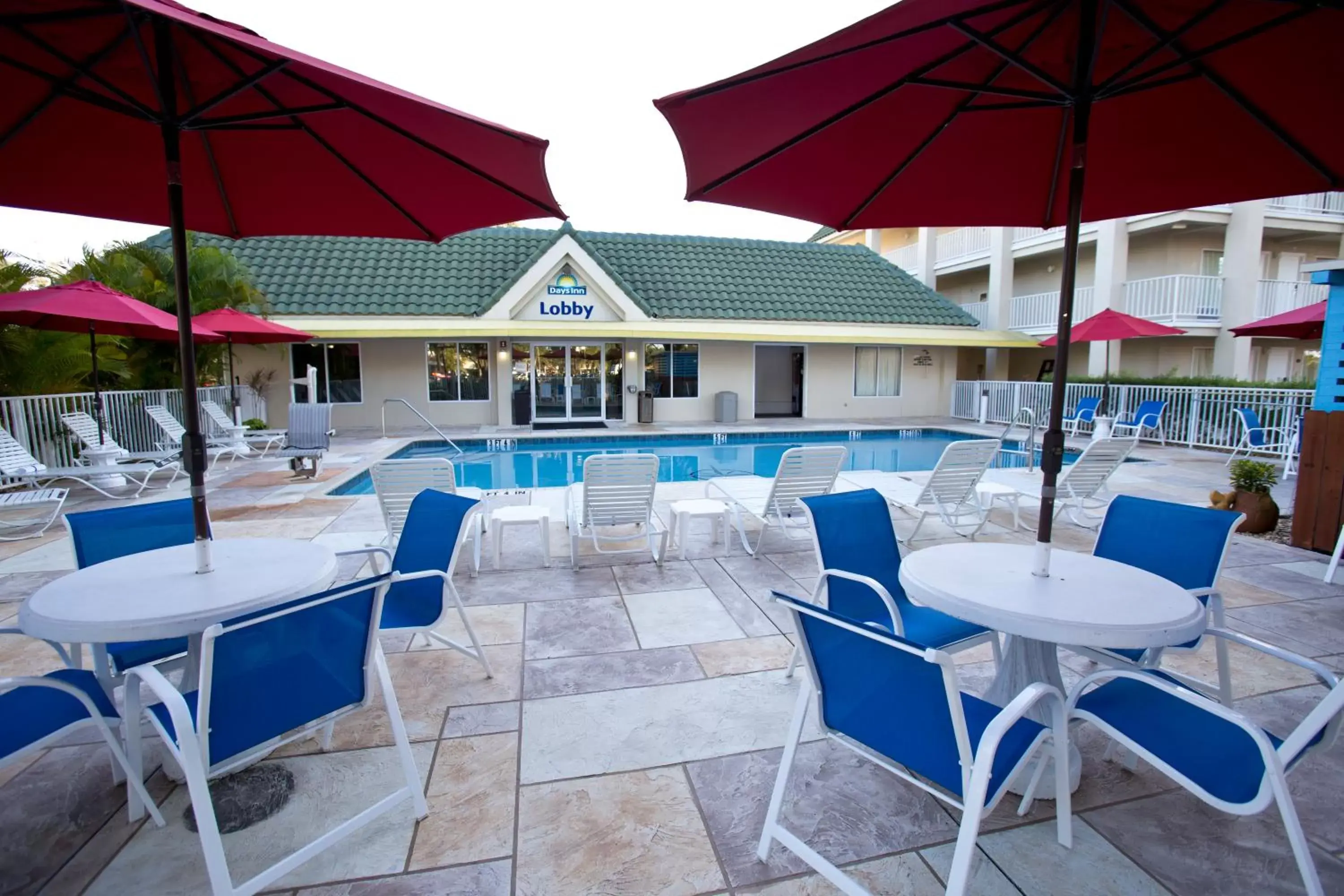 Swimming pool, Restaurant/Places to Eat in Days Inn by Wyndham Port Charlotte Town Center