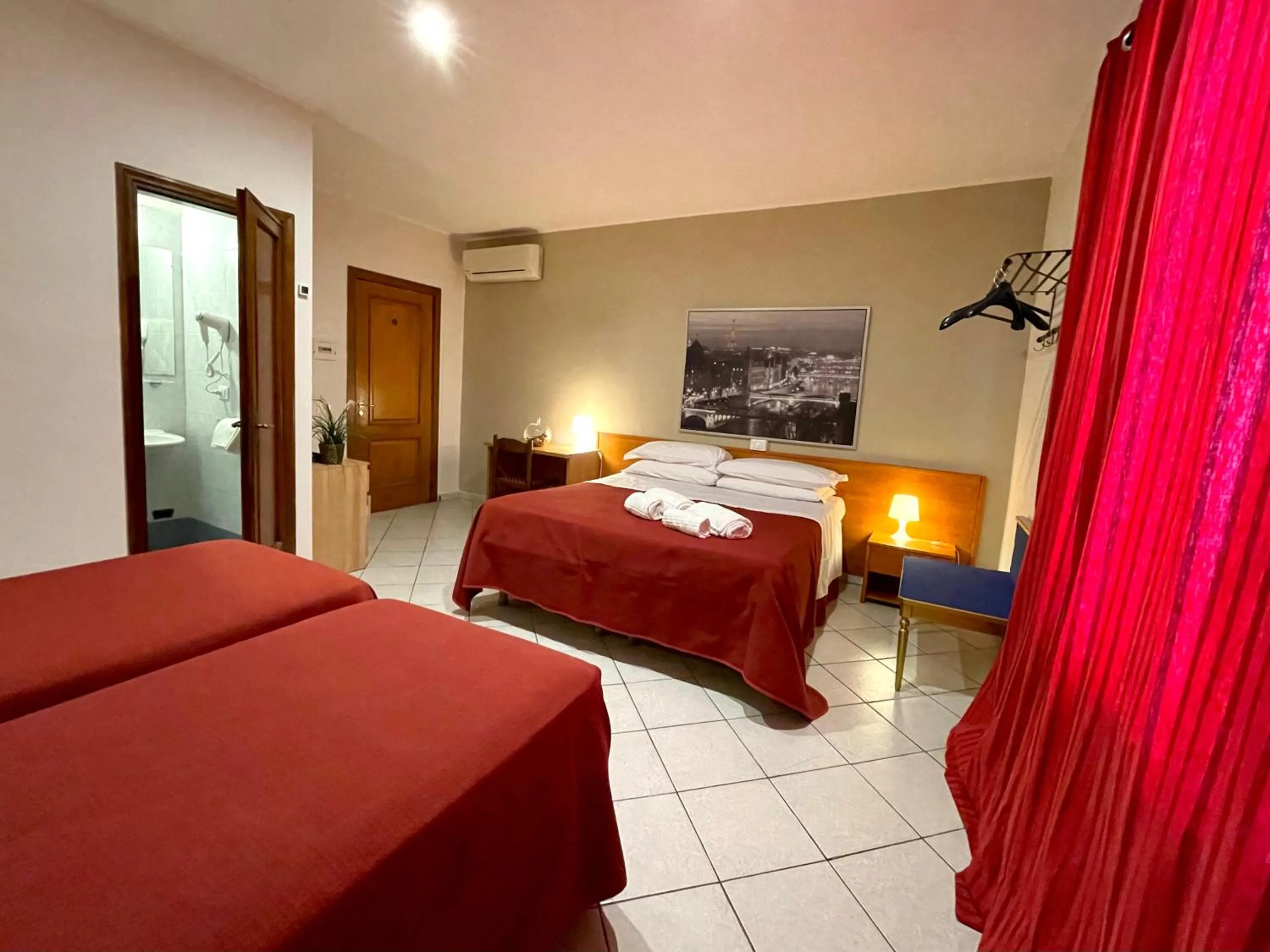 Bedroom, Bed in Hotel Leopolda