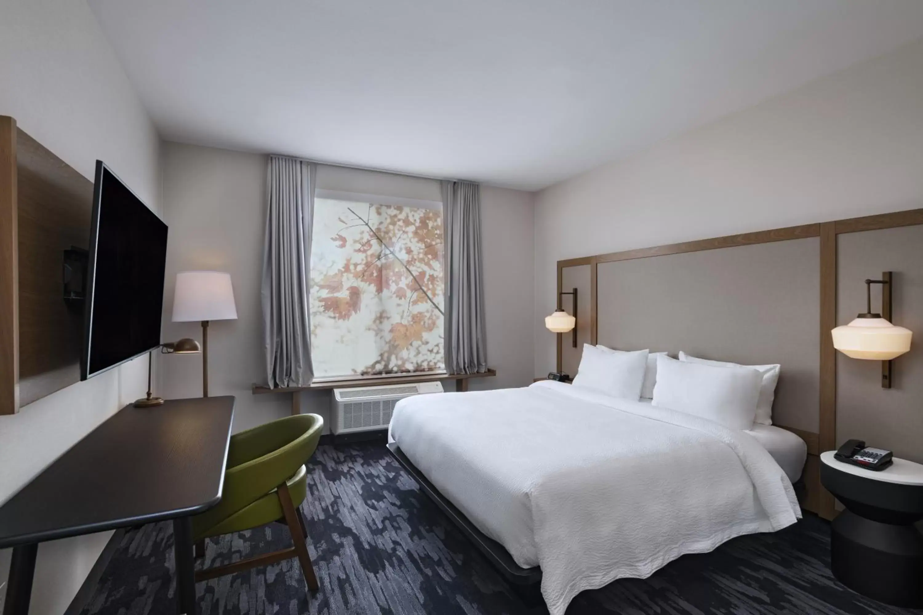 Bed in Fairfield by Marriott Inn & Suites Waller