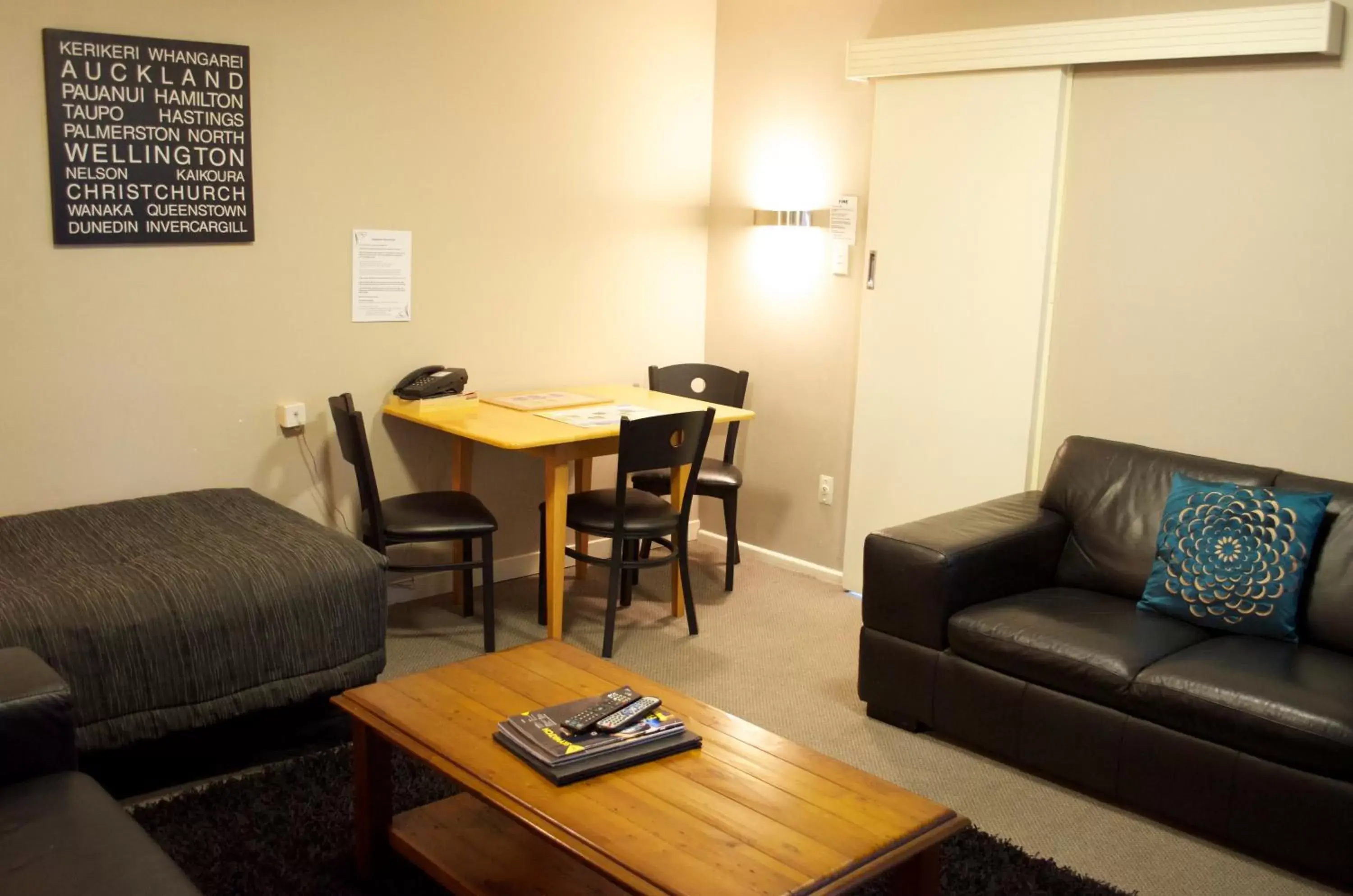 Living room, Seating Area in Diplomat Motel